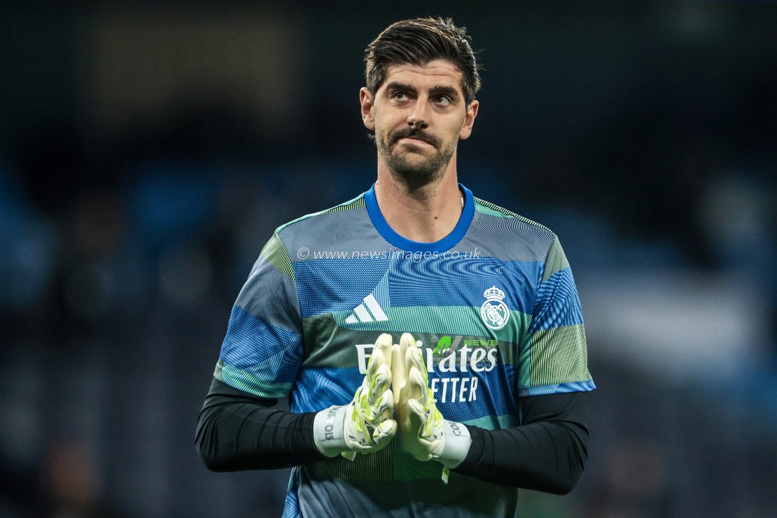 Real Madrid goalkeeper Thibaut Courtois in the pregame warmup session during the UEFA Champions League last 16 second leg match Manchester City vs Real Madrid at The City of Manchester Stadium, Manchester, United Kingdom on 17 March 2026

(Photo by Mark Cosgrove/News Images)