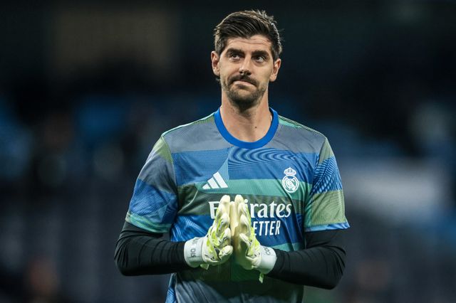 Real Madrid goalkeeper Thibaut Courtois in the pregame warmup session during the UEFA Champions League last 16 second leg match Manchester City vs Real Madrid at The City of Manchester Stadium, Manchester, United Kingdom on 17 March 2026

(Photo by Mark Cosgrove/News Images)