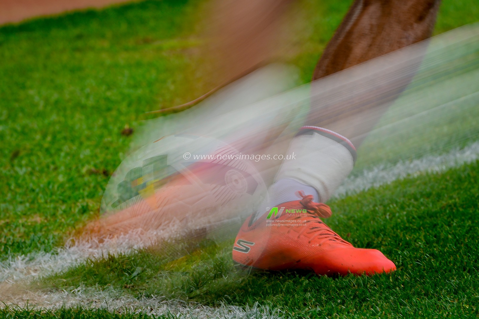 Sorba Thomas of Stoke City prepares to take a corner kick during the Sky Bet Championship match Stoke City vs Sheffield Wednesday at Bet365 Stadium, Stoke On Trent, United Kingdom on 03 April 2026

(Photo by Maynard Manyowa/News Images)