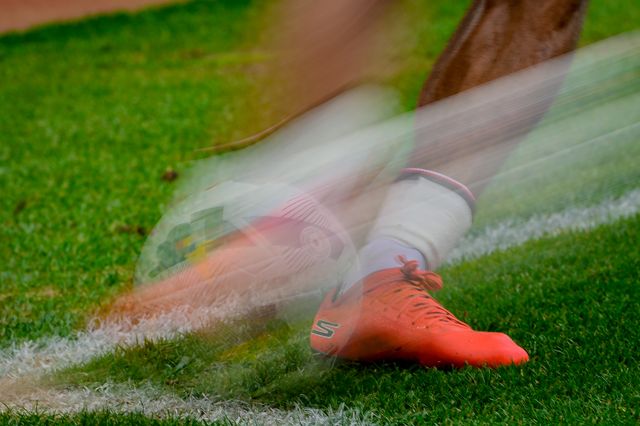 Sorba Thomas of Stoke City prepares to take a corner kick during the Sky Bet Championship match Stoke City vs Sheffield Wednesday at Bet365 Stadium, Stoke On Trent, United Kingdom on 03 April 2026

(Photo by Maynard Manyowa/News Images)