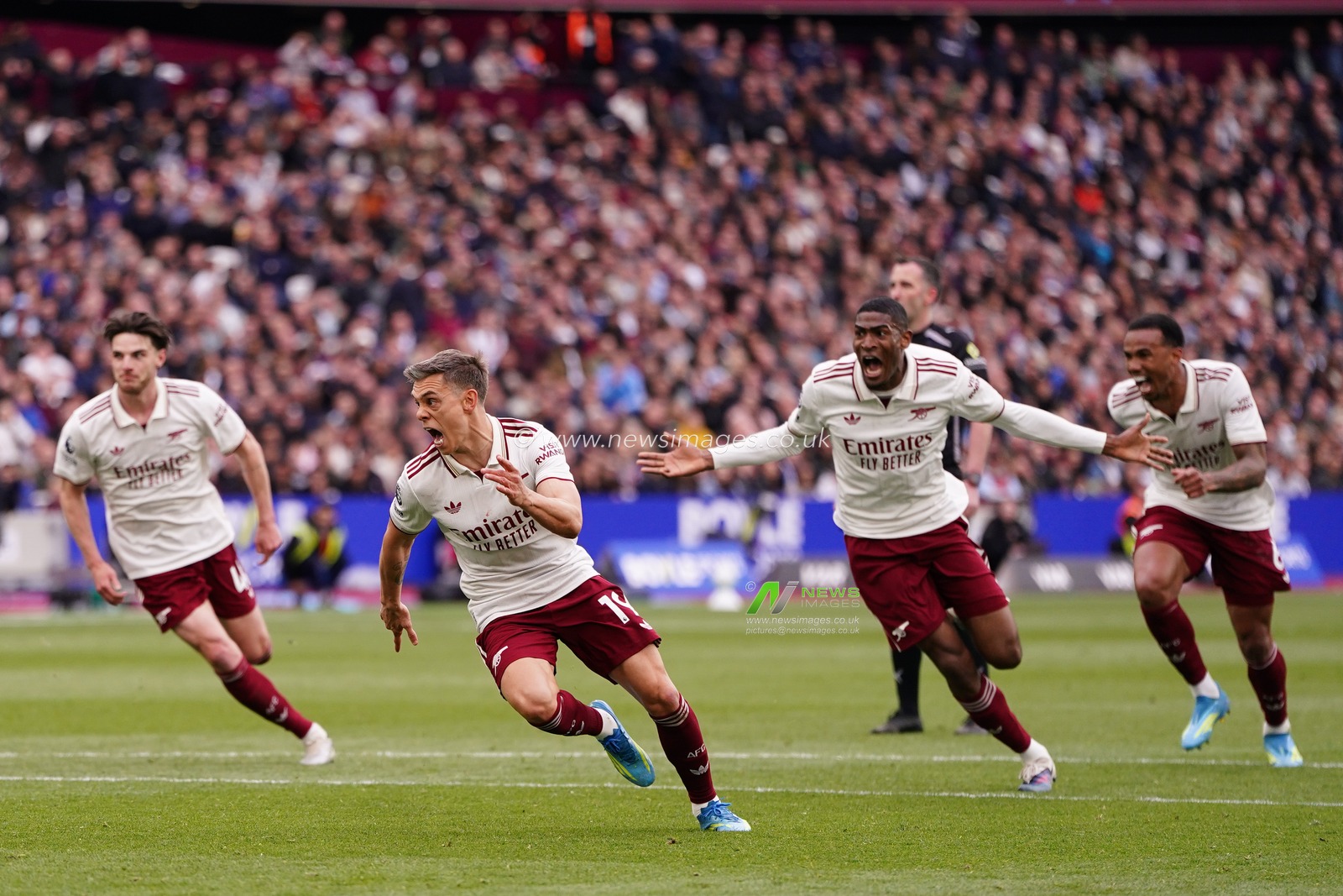 Leandro Trossard of Arsenal celebrates goal to make it 0-1 during the Premier League match West Ham United vs Arsenal at London Stadium, London, United Kingdom on 10 May 2026

(Photo by Harvey Murphy/News Images)