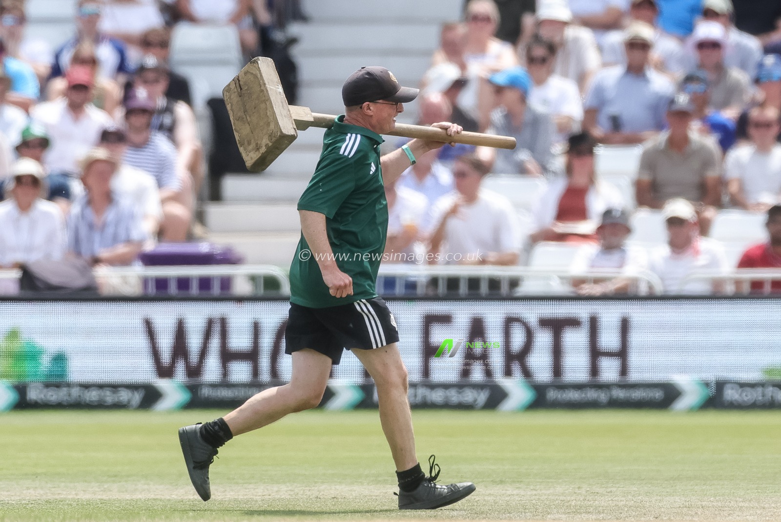 Ground staff run on with a tamper to tend to the wicket during the 3rd Rothesay Test Match Day 3 match England vs New Zealand at Trent Bridge, Nottingham, United Kingdom on 27 June 2026

(Photo by Mark Cosgrove/News Images)