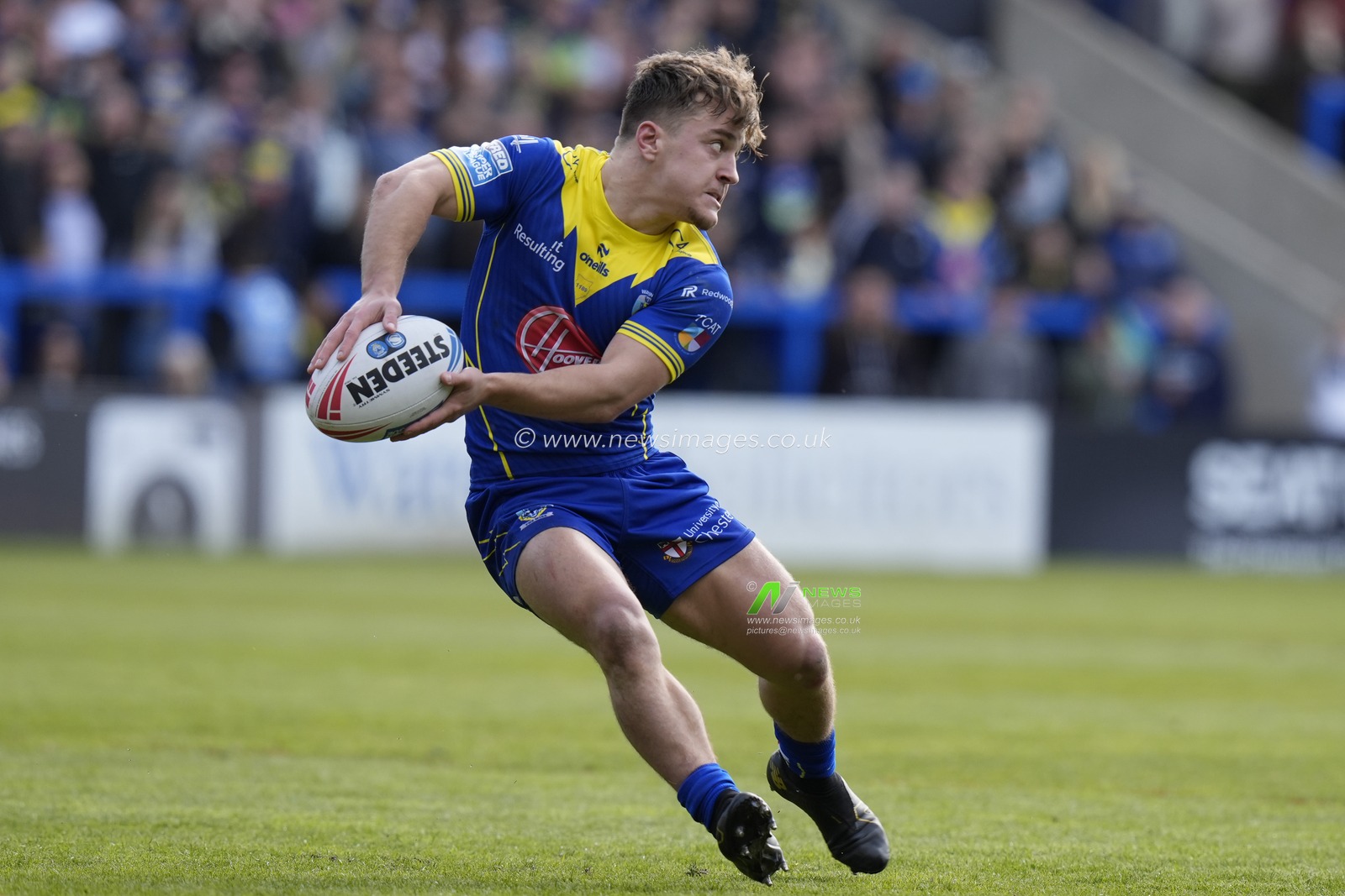 Leon Hayes of Warrington Wolves passes the ball during the Betfred Super League Round 8 match Warrington Wolves vs Leigh Leopards at Halliwell Jones Stadium, Warrington, United Kingdom, 20th April 2024

(Photo by Steve Flynn/News Images)
