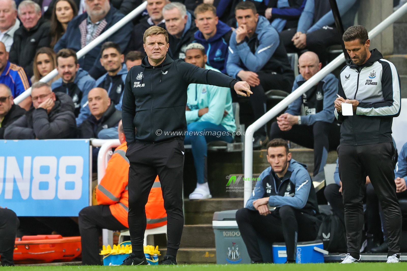 Eddie Howe manager of Newcastle United gives his team instructions during the Premier League match Newcastle United vs Leicester City at St. James's Park, Newcastle, United Kingdom, 22nd May 2023

(Photo by Mark Cosgrove/News Images)