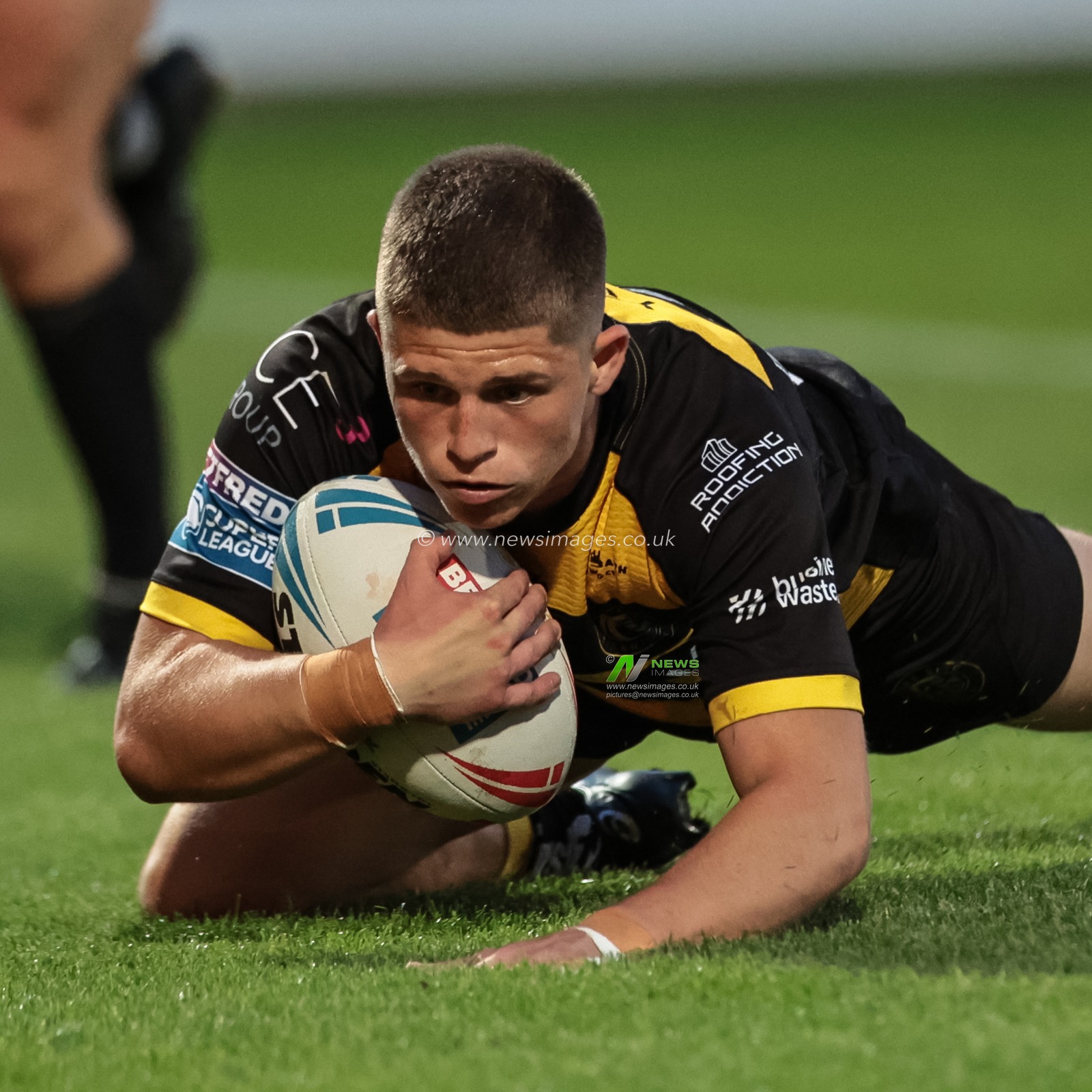 Will Roberts of York Knights goes over for a try during the Betfred Super League round 12 match York Knights vs Catalans Dragons at LNER Community Stadium, York, United Kingdom on 23 May 2026

(Photo by Mark Cosgrove/News Images)