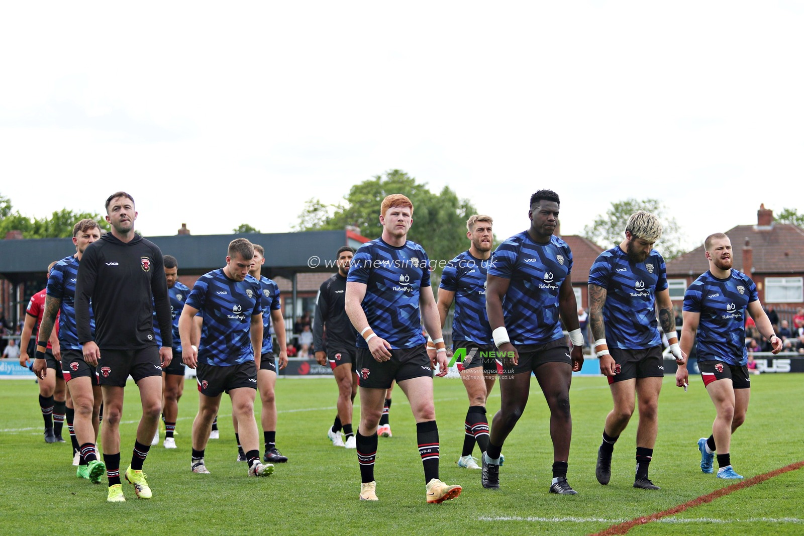 Salford come in after their warmup before the Betfred Super League match Wakefield Trinity vs Salford Red Devils at DIY Kitchens Stadium, Wakefield, United Kingdom, 25th May 2025

(Photo by Sam Eaden/News Images)