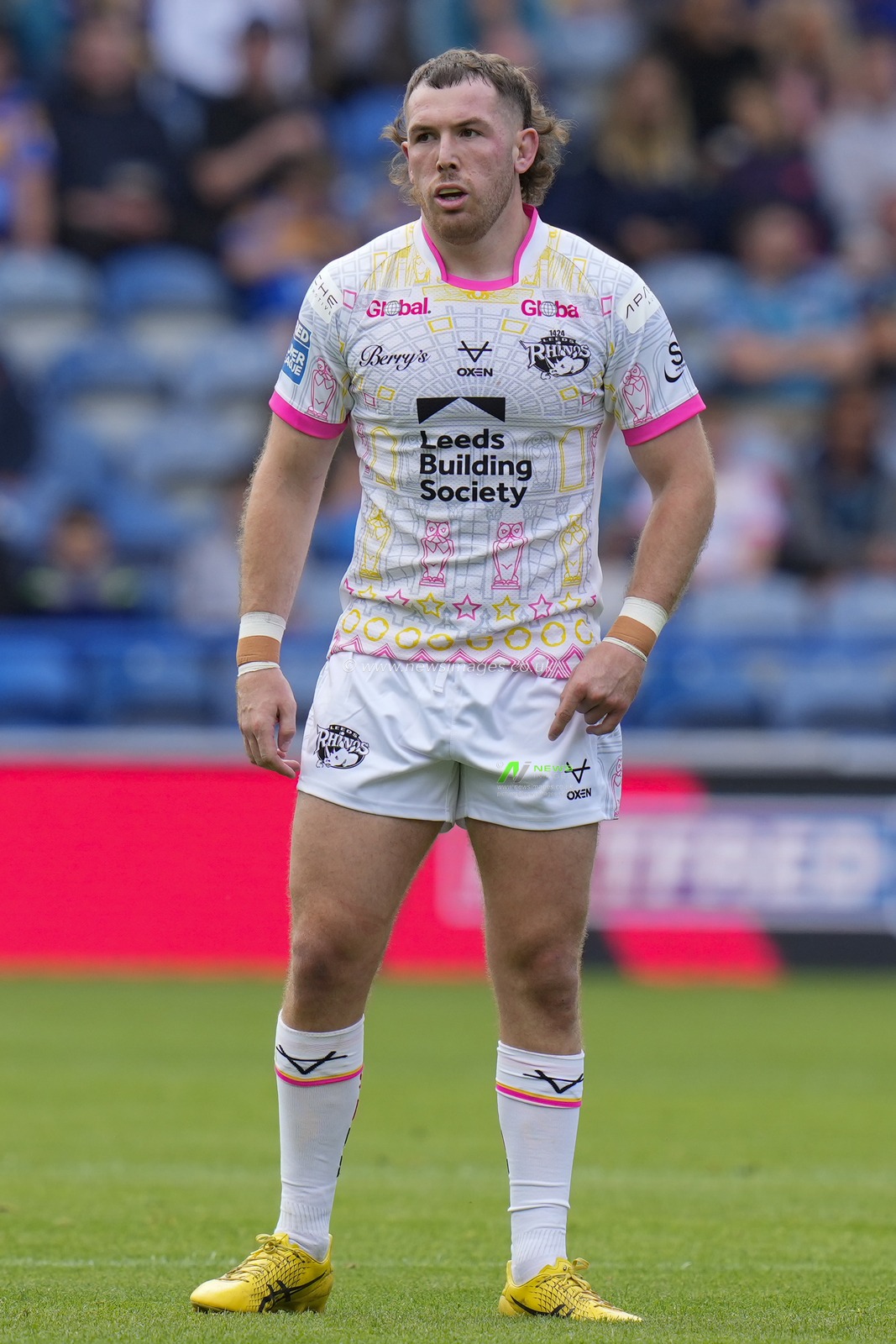 Cameron Smith #13 of Leeds Rhinos during the Betfred Super League Round 23 match Huddersfield Giants vs Leeds Rhinos at John Smith's Stadium, Huddersfield, United Kingdom, 27th August 2023

(Photo by Steve Flynn/News Images)