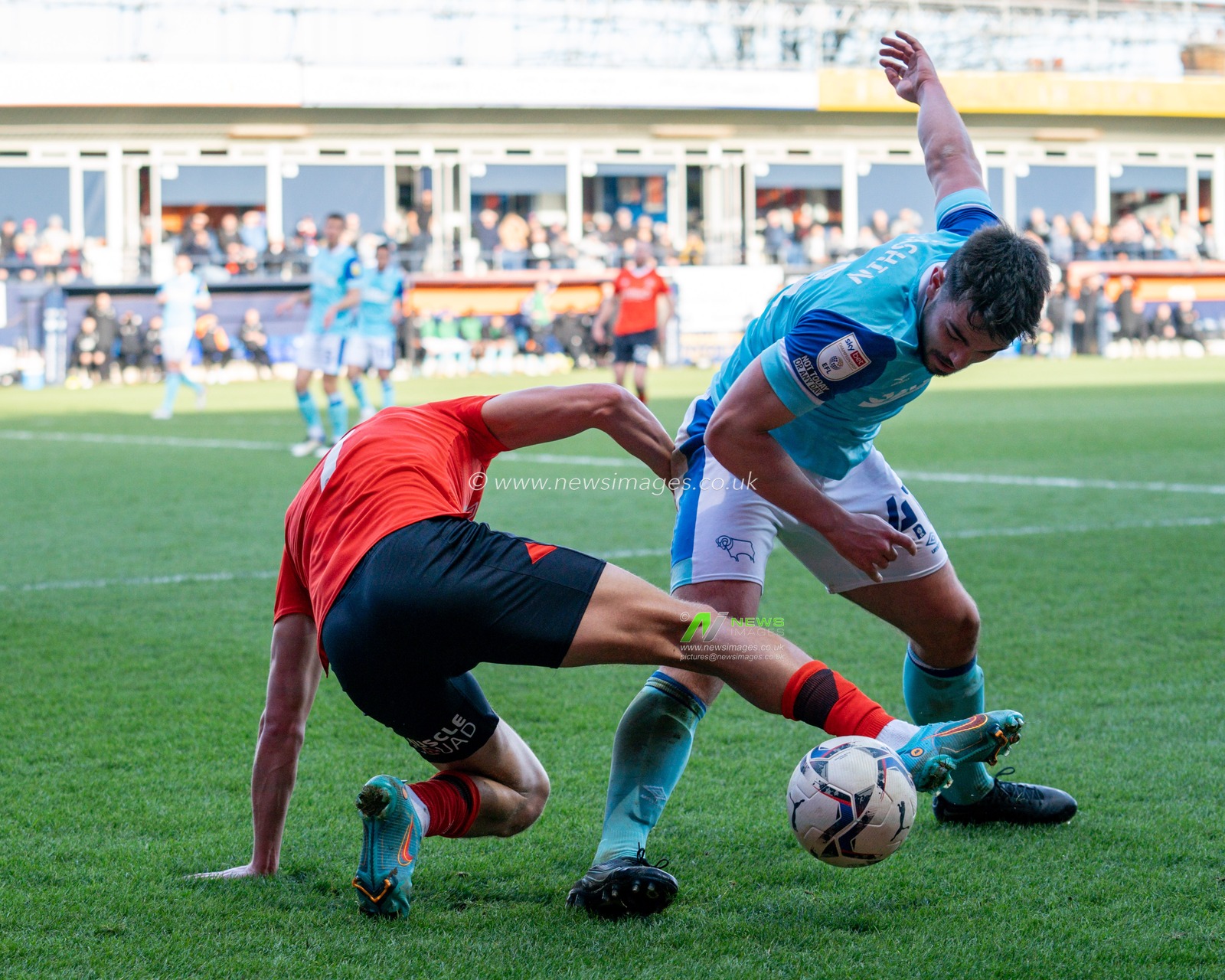 Harry Cornick #7 of Luton Town battles with Eiran Cashin #41 of Derby County