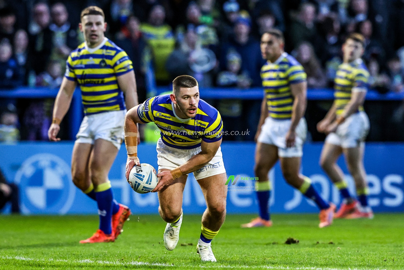 Danny Walker of Warrington Wolves breaks with the ball during the Betfred Super League Round 3 match Warrington Wolves vs Wakefield Trinity at The Halliwell Jones Stadium, Warrington, United Kingdom on 28 February 2026

(Photo by Alfie Cosgrove/News Images)