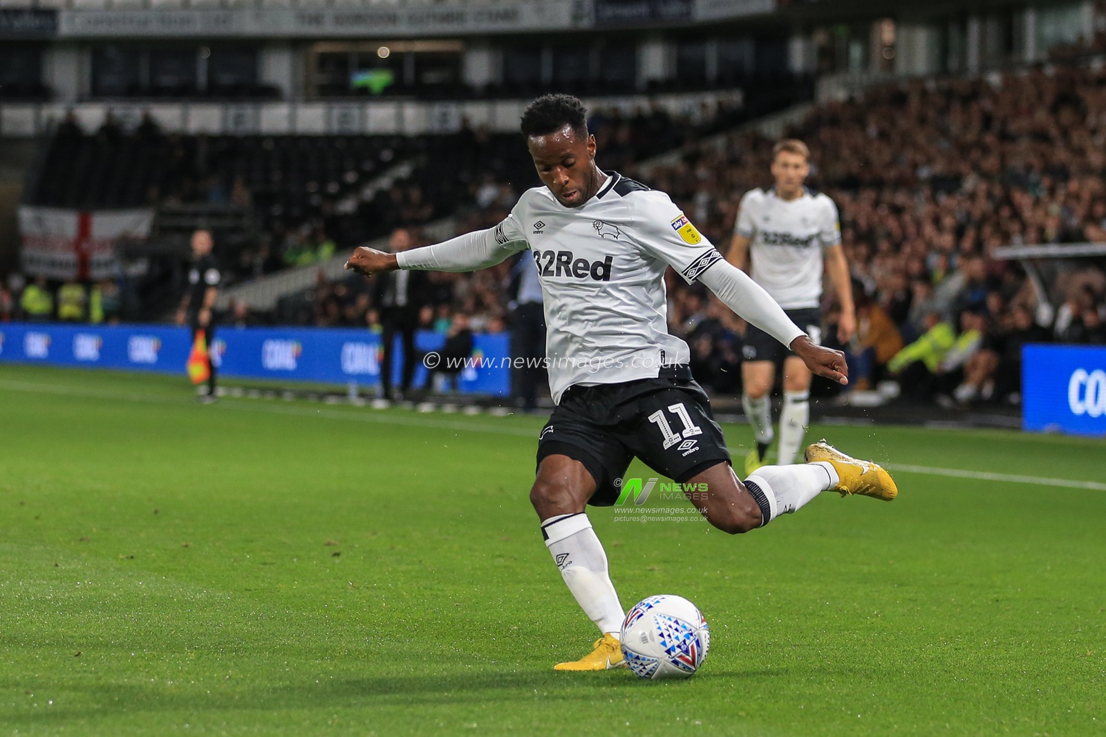18th September 2018, Pride Park, Derby, England; Sky Bet Championship, Derby County v Blackburn Rovers ; Florian Jozefzoon (11) of Derby crosses the ball

Credit: Mark Cosgrove/News Images
