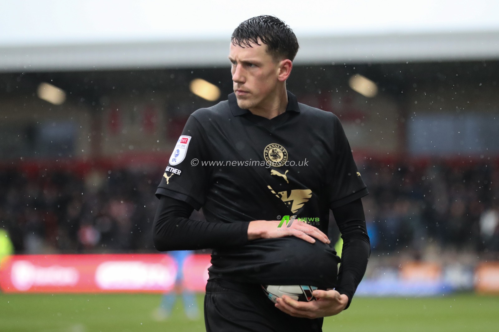 MaÃ«l de Gevigney of Barnsley prepares to take a throw in during the Sky Bet League 1 match Fleetwood Town vs Barnsley at Highbury Stadium, Fleetwood, United Kingdom, 17th February 2024

(Photo by Alfie Cosgrove/News Images)