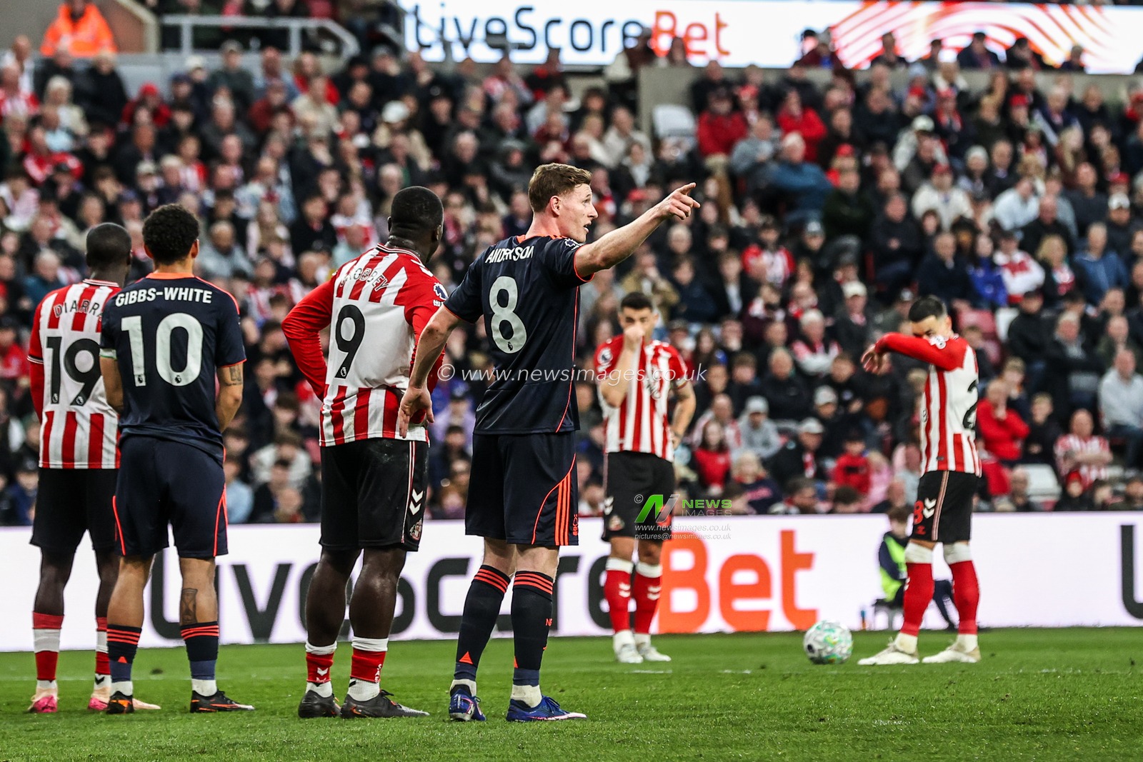 Elliot Anderson of Nottingham Forest gives his team instructions during the Premier League match Sunderland vs Nottingham Forest at Stadium Of Light, Sunderland, United Kingdom on 24 April 2026

(Photo by Alfie Cosgrove/News Images)