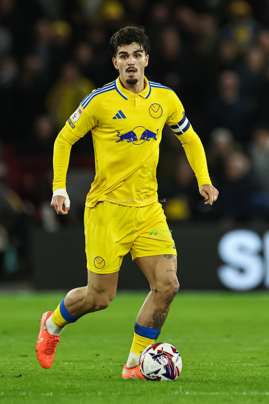 Pascal Struijk of Leeds United makes a break with the ball during the Sky Bet Championship match Sheffield United vs Leeds United at Bramall Lane, Sheffield, United Kingdom, 24th February 2025

(Photo by Mark Cosgrove/News Images)