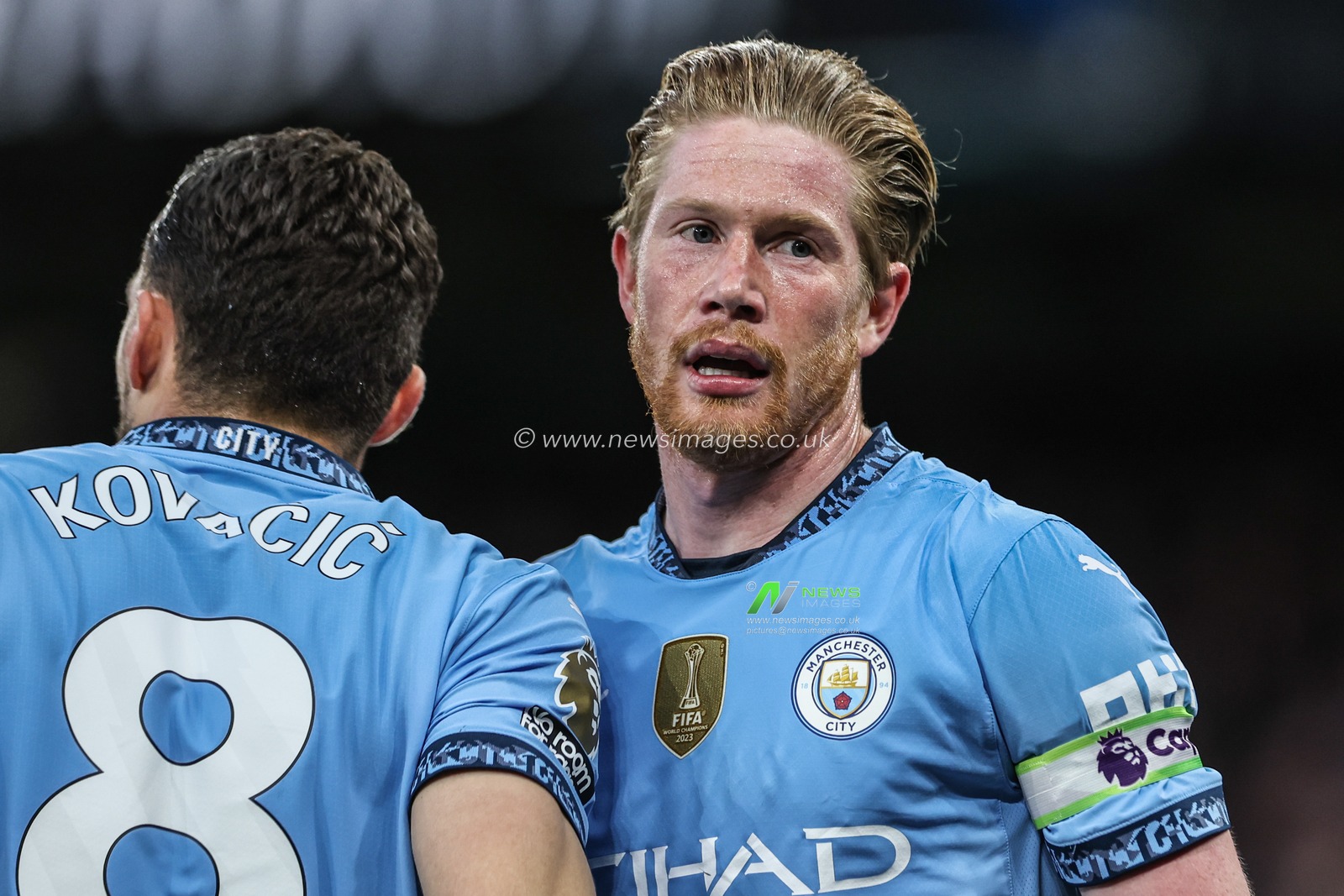 Kevin De Bruyne of Manchester City celebrates his goal to make it 1-0 during the Premier League match Manchester City vs Wolverhampton Wanderers at Etihad Stadium, Manchester, United Kingdom, 2nd May 2025

(Photo by Mark Cosgrove/News Images)