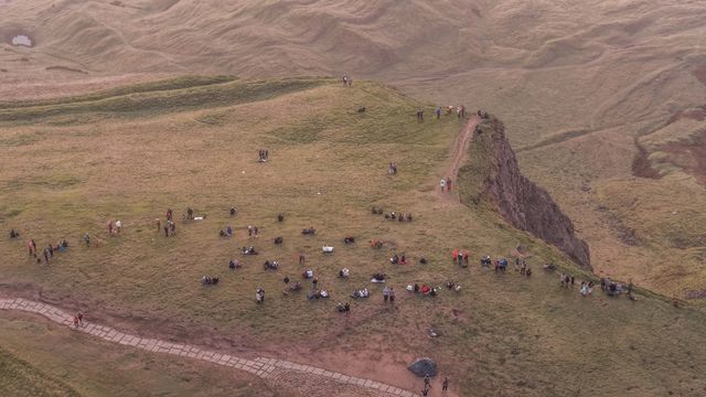 Sunrise hikers walk to the summit of Mam Tor as they watch the sunrise and admire the cloud inversion in the Hope Valley at Mam Tor in the Peak District at Mam Tor, Castleton, United Kingdom on 21 March 2026

(Photo by Mark Cosgrove/News Images)