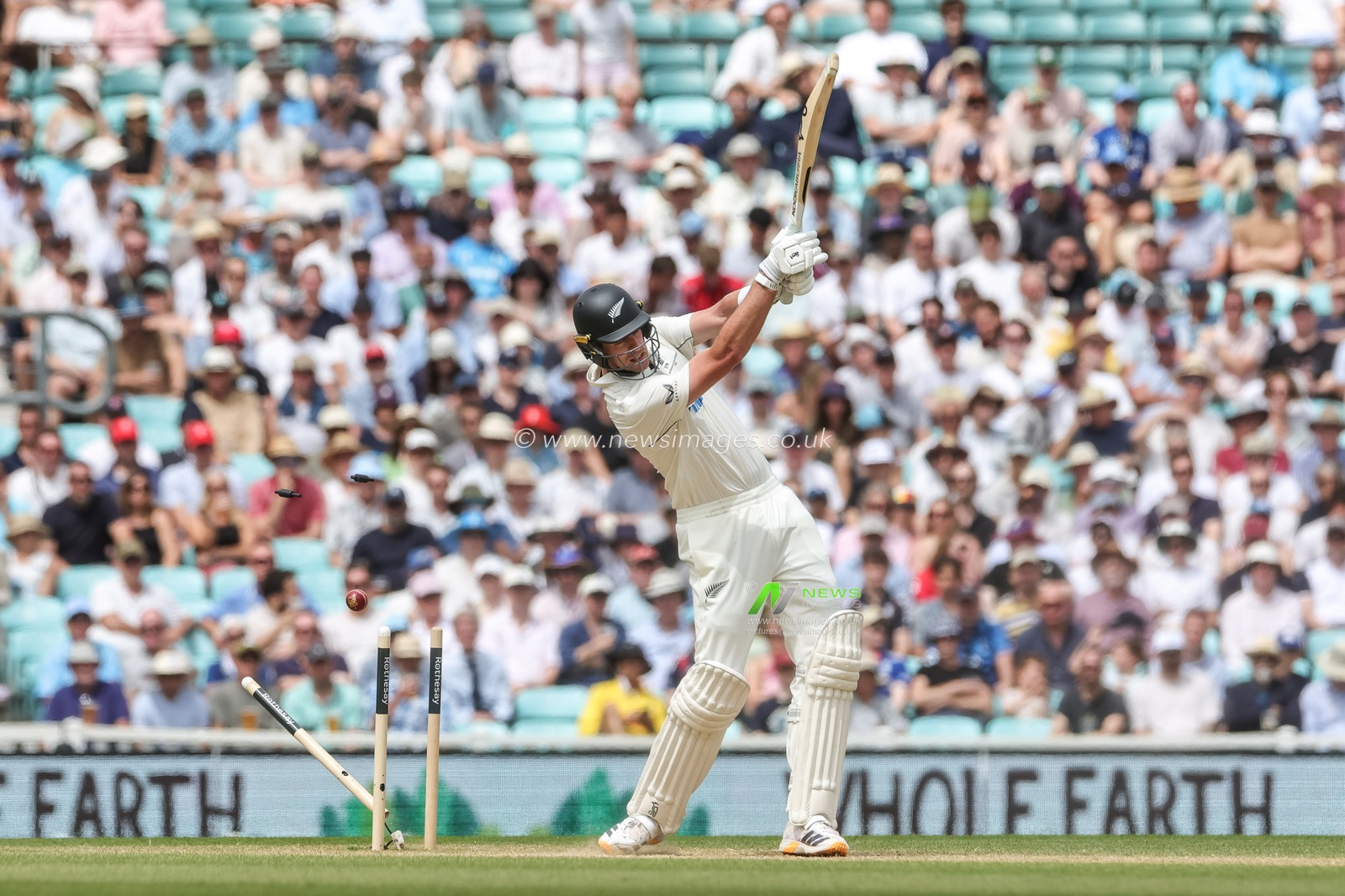 Kyle Jamieson of New Zealand is bowled out by Matthew Fisher of England during the 2nd Rothesay Test Match Day 4 match England vs New Zealand at The Kia Oval, London, United Kingdom on 20 June 2026

(Photo by Mark Cosgrove/News Images)
