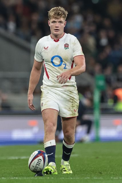 Fin Smith of England lines up the ball during the Quilter Nations Series 2025 match England vs Fiji at Allianz Stadium, Twickenham, United Kingdom, 8th November 2025

(Photo by Mark Cosgrove/News Images)

*** GER AUT SUI OUT ***
