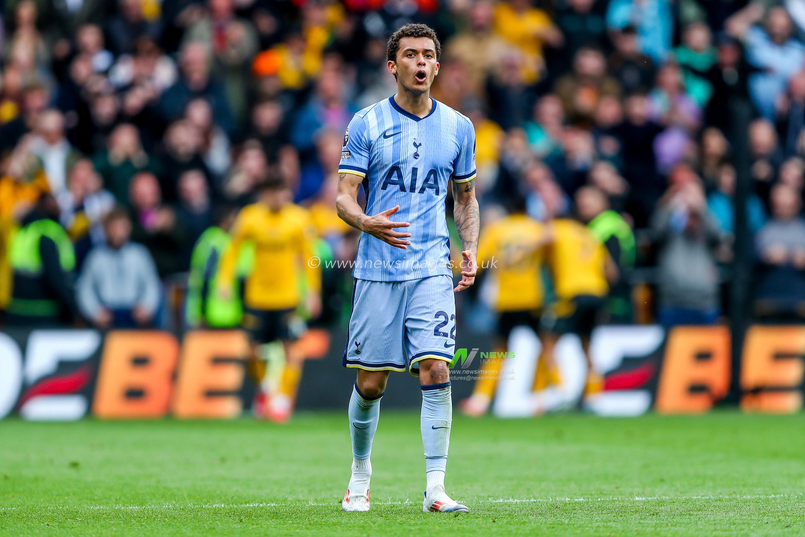 Brennan Johnson of Tottenham Hotspur reacts after Wolverhampton Wanderers fourth goal during the Premier League match Wolverhampton Wanderers vs Tottenham Hotspur at Molineux, Wolverhampton, United Kingdom, 13th April 2025

(Photo by Gareth Evans/News Images)