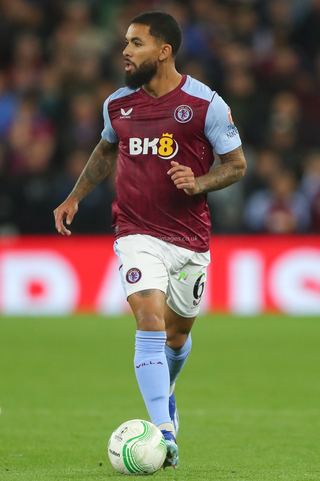 Douglas Luiz #6 of Aston Villa goes forward with the ball during the UEFA Europa Conference League match Aston Villa vs HÅ K Zrinjski Mostar at Villa Park, Birmingham, United Kingdom, 5th October 2023

(Photo by Gareth Evans/News Images)