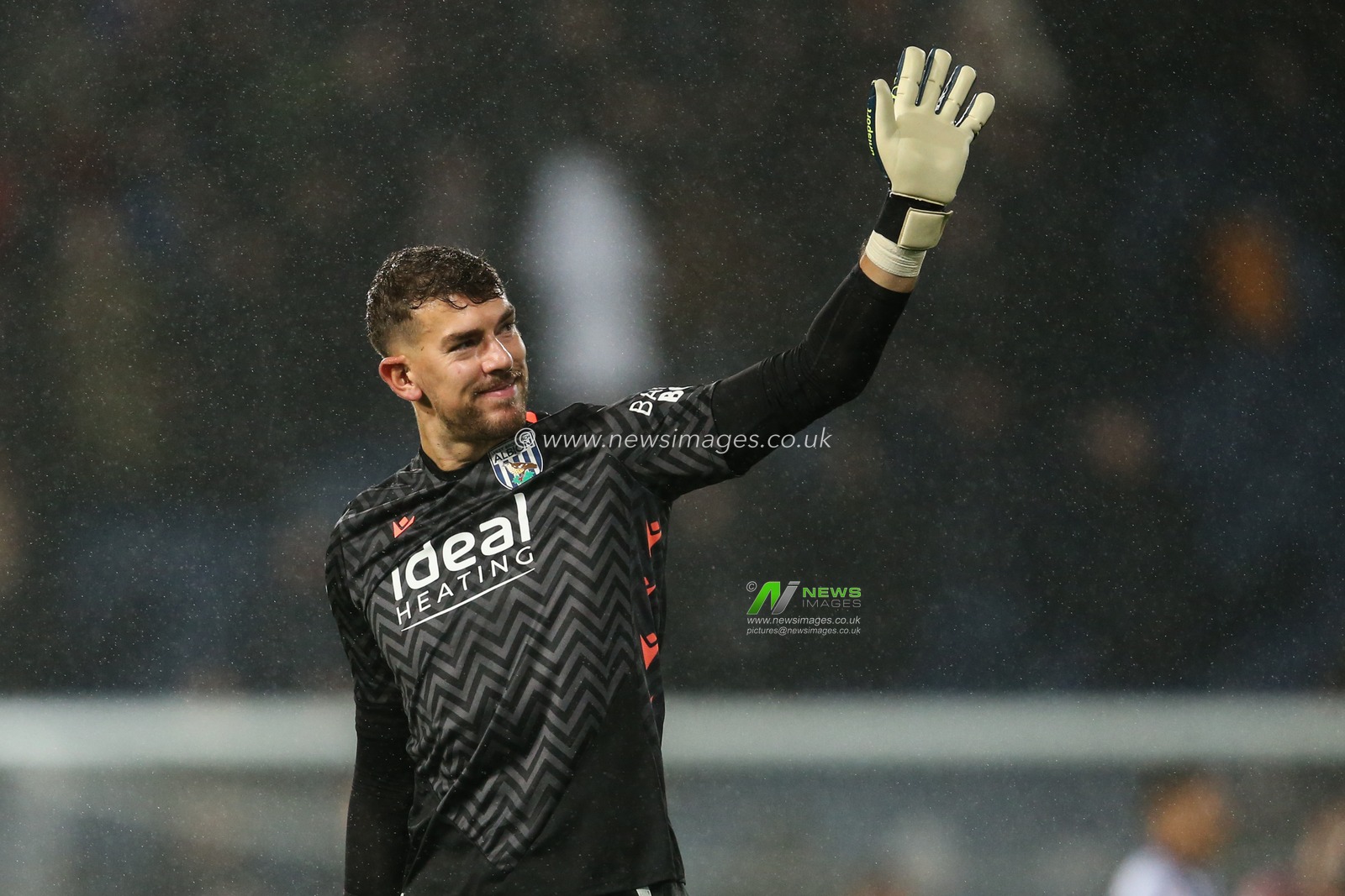 Alex Palmer of West Bromwich Albion waves to the fans after the Sky Bet Championship match West Bromwich Albion vs Norwich City at The Hawthorns, West Bromwich, United Kingdom, 23rd November 2024

(Photo by Gareth Evans/News Images)