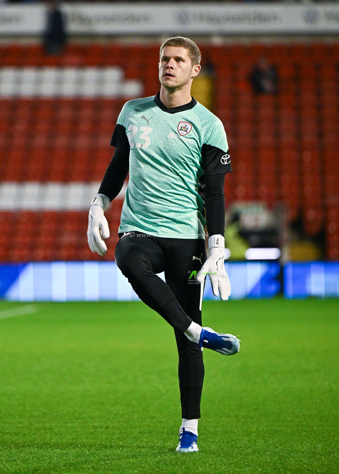 Ben Killip #23 of Barnsley warms up ahead of the match, during the Sky Bet League 1 match Barnsley vs Wycombe Wanderers at Oakwell, Barnsley, United Kingdom, 28th November 2023

(Photo by Cody Froggatt/News Images)