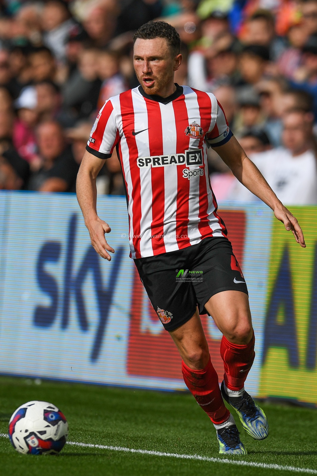 Corry Evans #4 of Sunderland during the Sky Bet Championship match Swansea City vs Sunderland at Swansea.com Stadium, Swansea, United Kingdom, 8th October 2022

(Photo by Mike Jones/News Images)