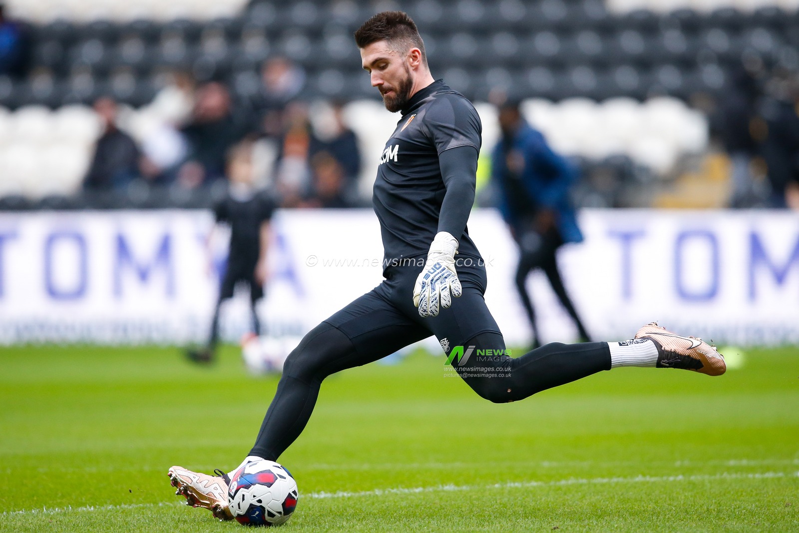 Matt Ingram #1 of Hull City warms up before the Sky Bet Championship match Hull City vs Queens Park Rangers at MKM Stadium, Hull, United Kingdom, 28th January 2023

(Photo by Ben Early/News Images)