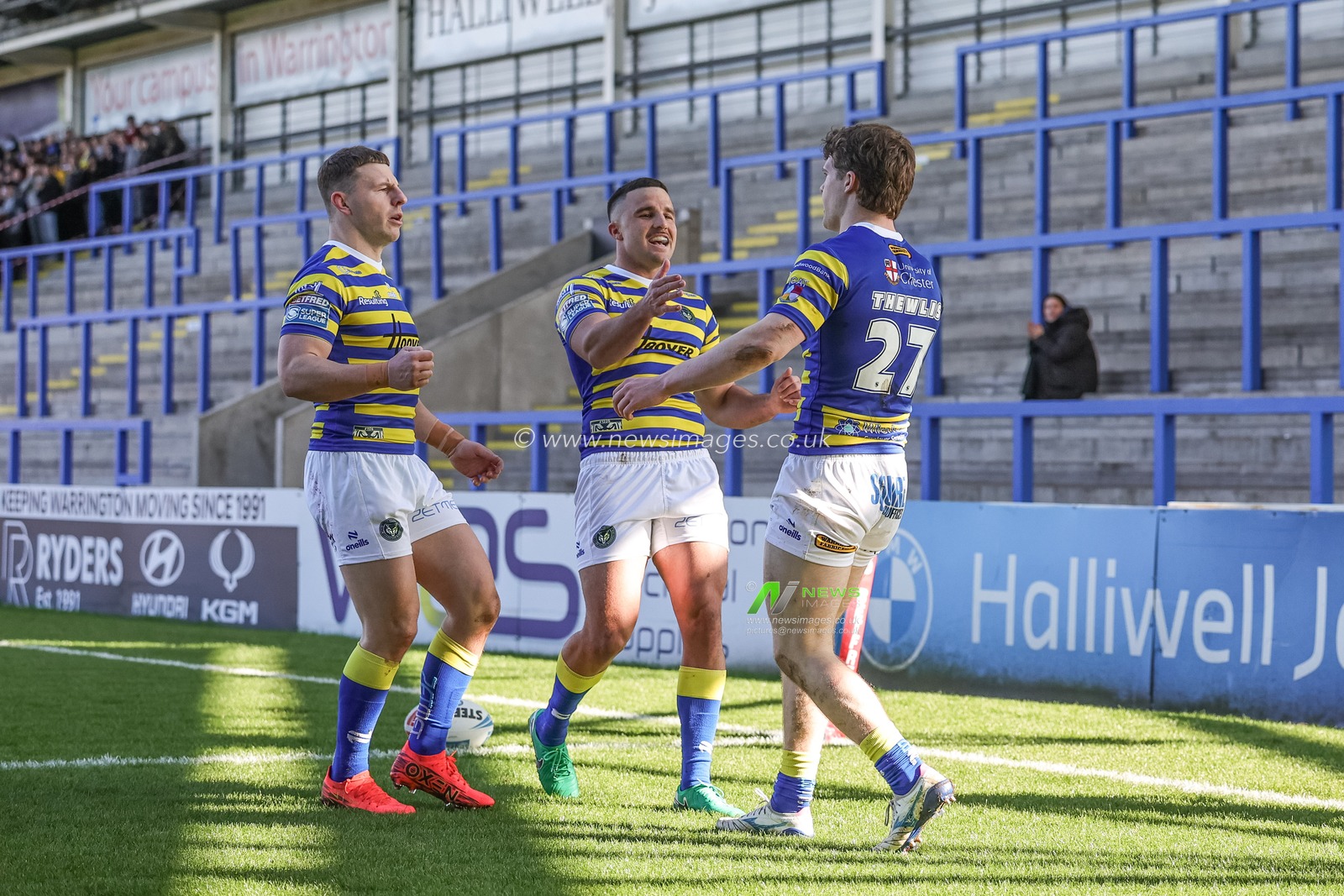 Jake Thewlis of Warrington Wolves celebrates his try with team mates during the Betfred Challenge Cup round 4 match Goole Vikings vs Warrington Wolves at The Halliwell Jones Stadium, Warrington, United Kingdom on 14 March 2026

(Photo by Mark Cosgrove/News Images)