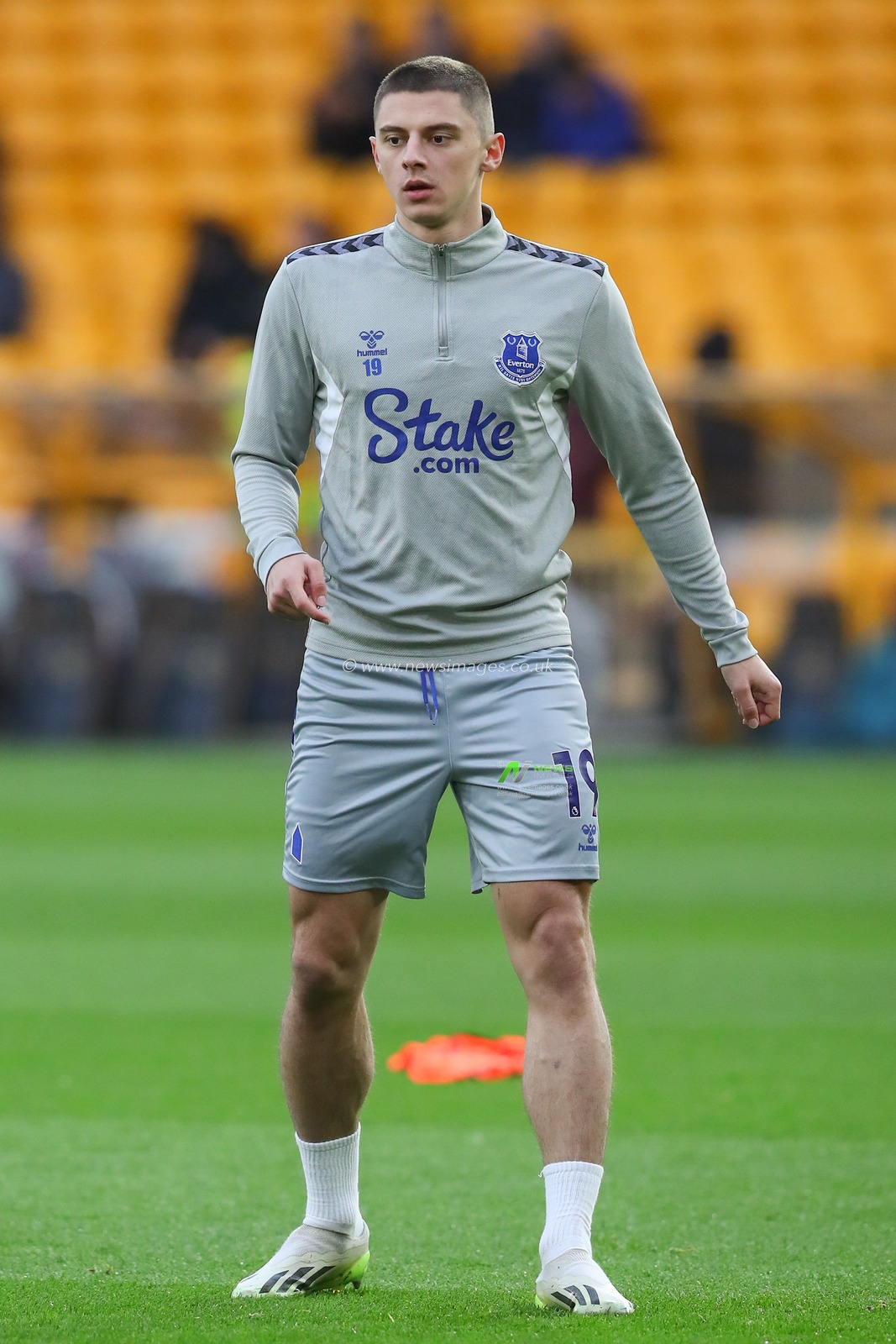 Vitaliy Mykolenko #19 of Everton during the pre-game warm up ahead of the Premier League match Wolverhampton Wanderers vs Everton at Molineux, Wolverhampton, United Kingdom, 30th December 2023

(Photo by Gareth Evans/News Images)