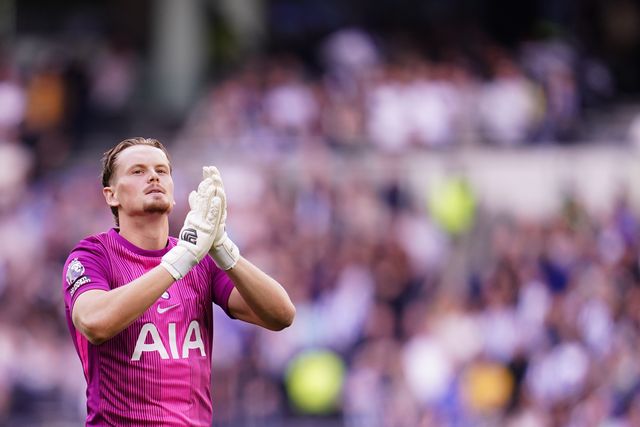 Tottenham Hotspur goalkeeper Antonin Kinsky applauds home support before kick off during the Premier League match Tottenham Hotspur vs Brighton & Hove Albion at Tottenham Hotspur Stadium, London, United Kingdom on 18 April 2026

(Photo by Harvey Murphy/News Images)