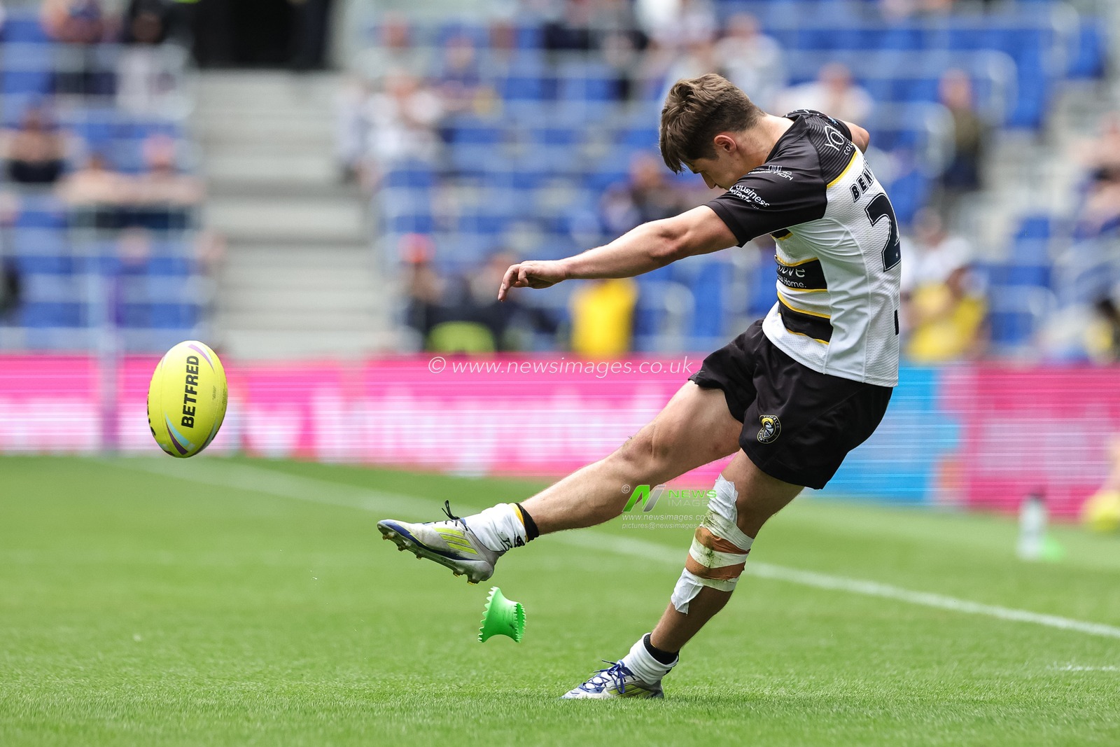 Jon Bennison of York Knights converts for a goal during the Betfred Super League Magic Weekend match Huddersfield Giants vs York Knights at Hill Dickinson Stadium, Liverpool, United Kingdom on 04 July 2026

(Photo by Mark Cosgrove/News Images)