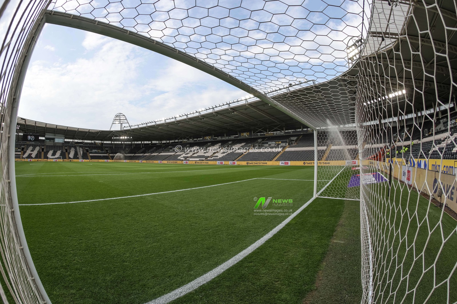 A general view of The MKM Stadium from the goalmouth during the Sky Bet Championship Play-Offs Semi-Final first leg Hull City v Millwall at MKM Stadium, Hull, United Kingdom on 08 May 2026

(Photo by Mark Cosgrove/News Images)