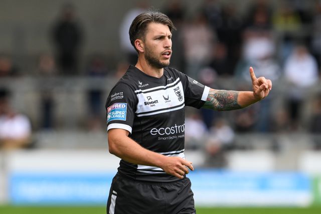 Tom Briscoe of Hull FC gives his team instructions during the Betfred Super League Round 16 match Salford Red Devils vs Hull FC at Salford Community Stadium, Eccles, United Kingdom, 7th July 2024

(Photo by Craig Thomas/News Images)