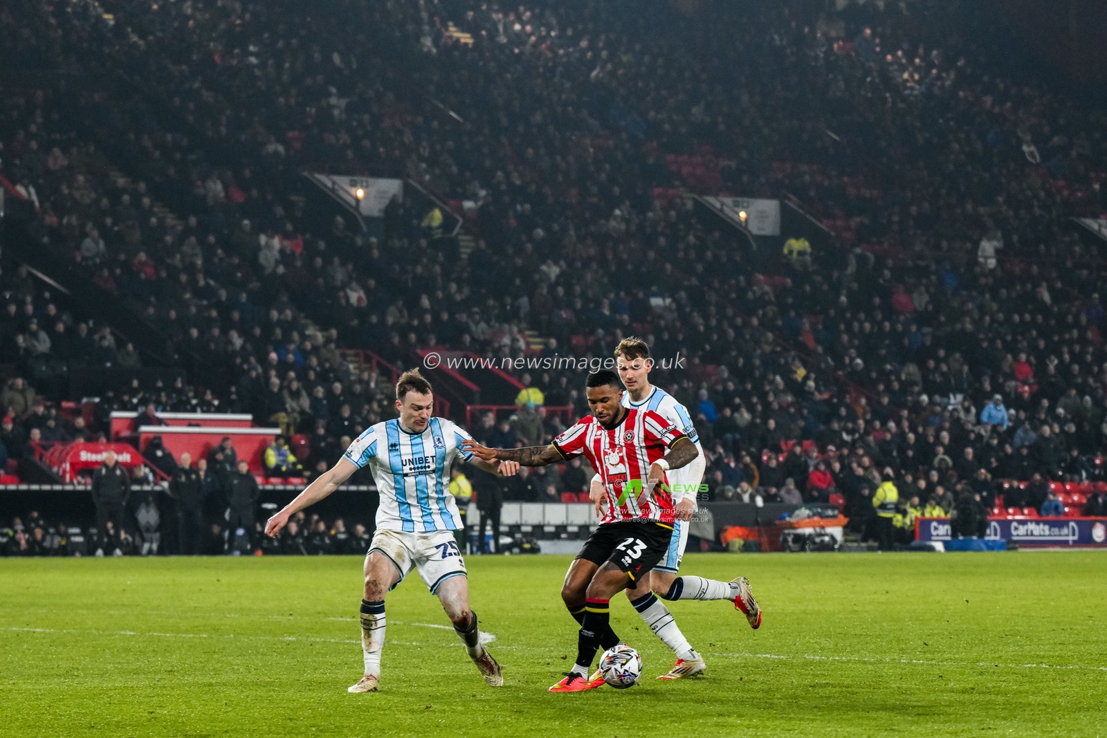 Tyrese Campbell of Sheffield United breaks with the ball during the Sky Bet Championship match Sheffield United vs Middlesbrough at Bramall Lane, Sheffield, United Kingdom, 12th February 2025

(Photo by Craig Thomas/News Images)