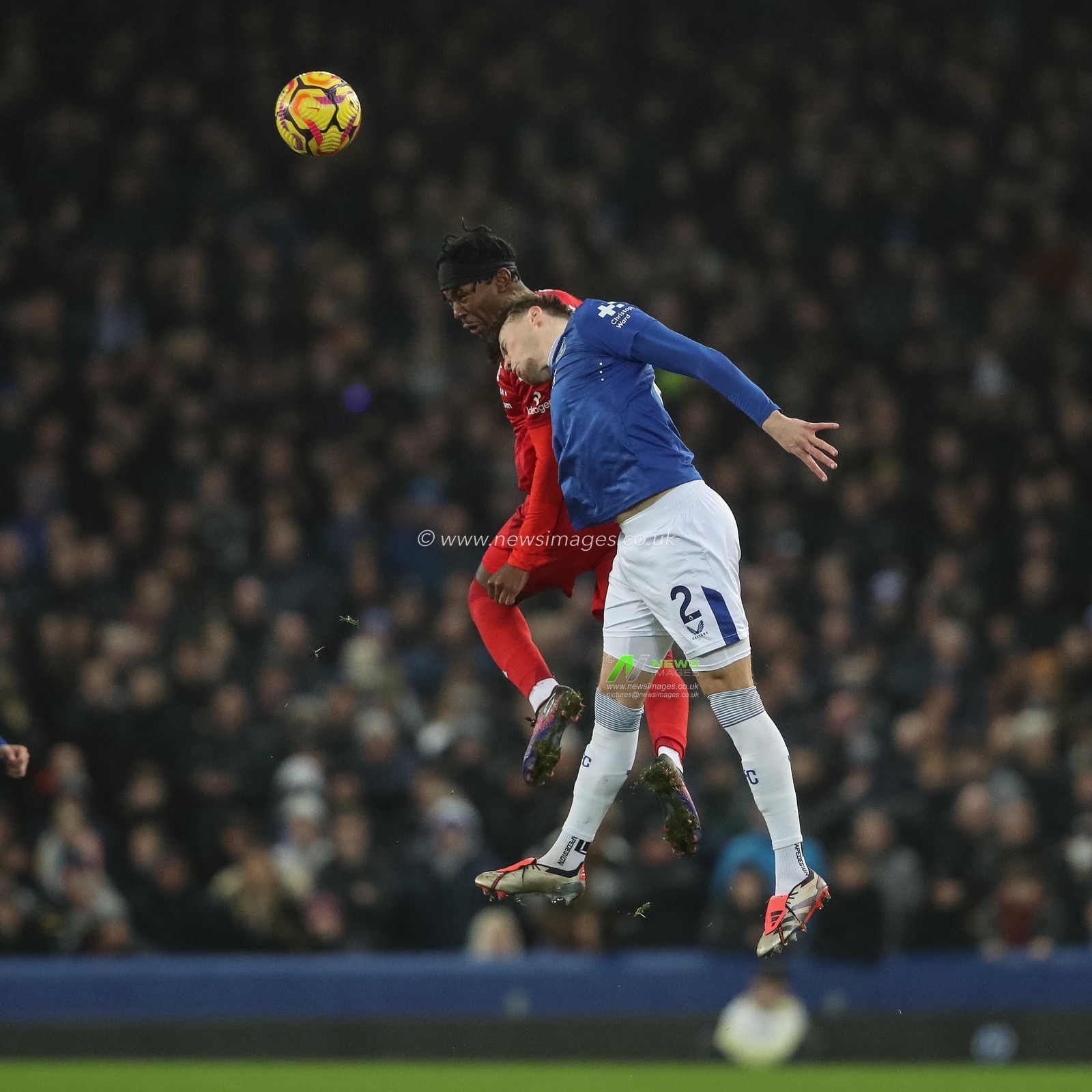 Anthony Elanga of Nottingham Forest jumps up to win the high ball from Nathan Patterson of Everton during the Premier League match Everton vs Nottingham Forest at Goodison Park, Liverpool, United Kingdom, 29th December 2024

(Photo by Gareth Evans/News Images)