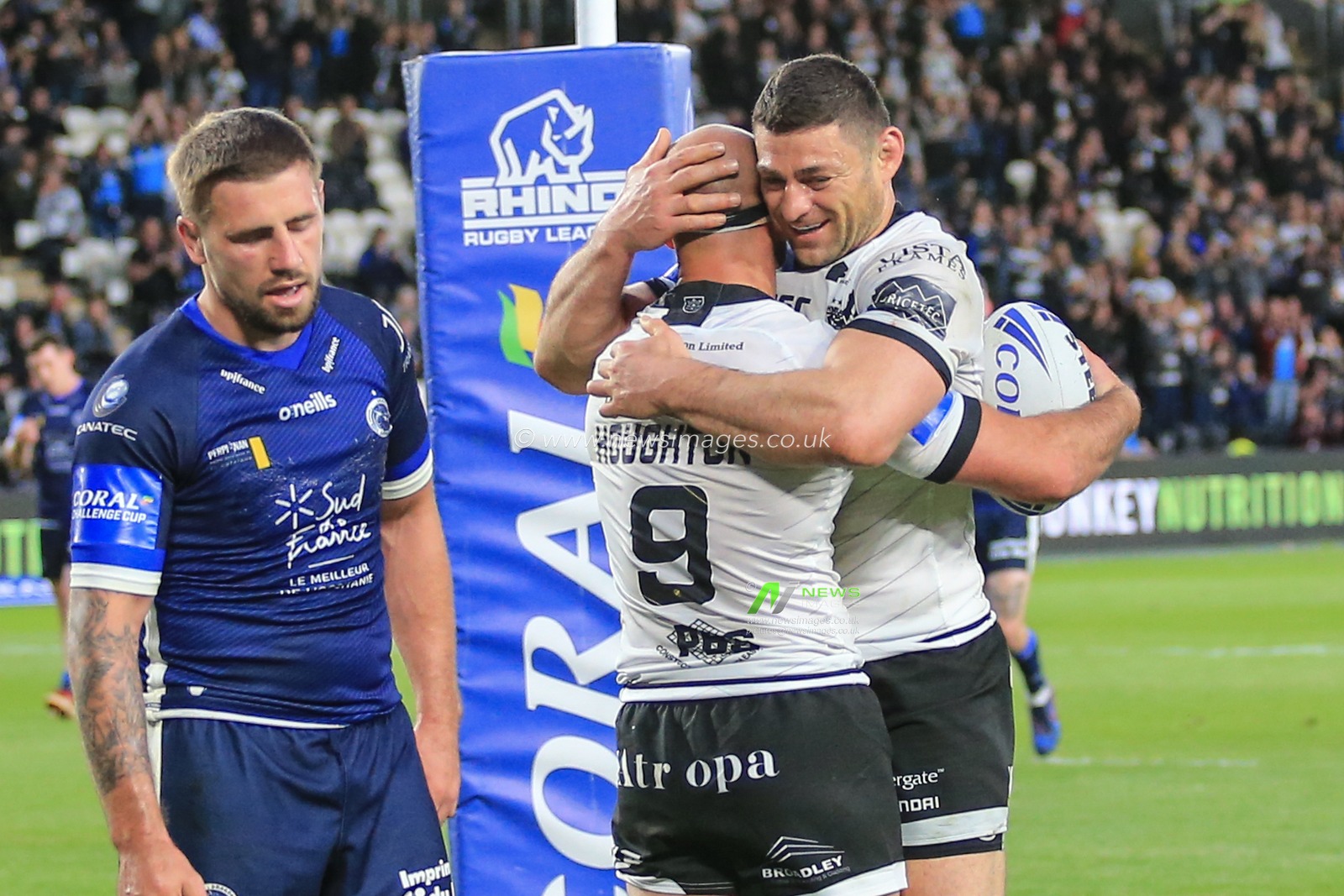 30th May 2019 , KCOM Stadium, Hull, England; Coral Challenge Cup 2019, Quarter Final , Hull FC vs Catalans Dragons ; Danny Houghton (9) of Hull FC celebrates his try 


Credit: David Greaves/News Images