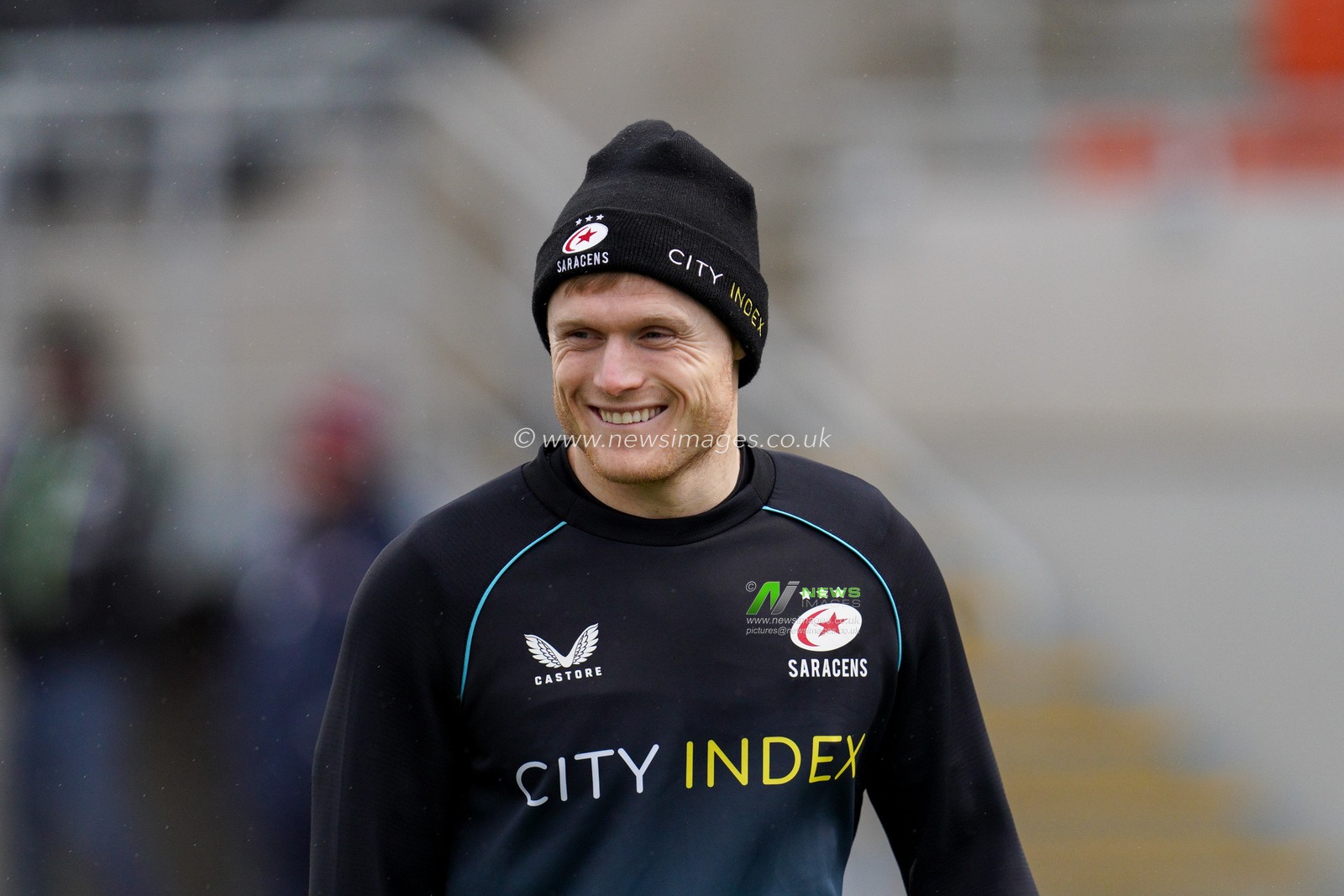 Aled Davies #9 of Saracens warming up