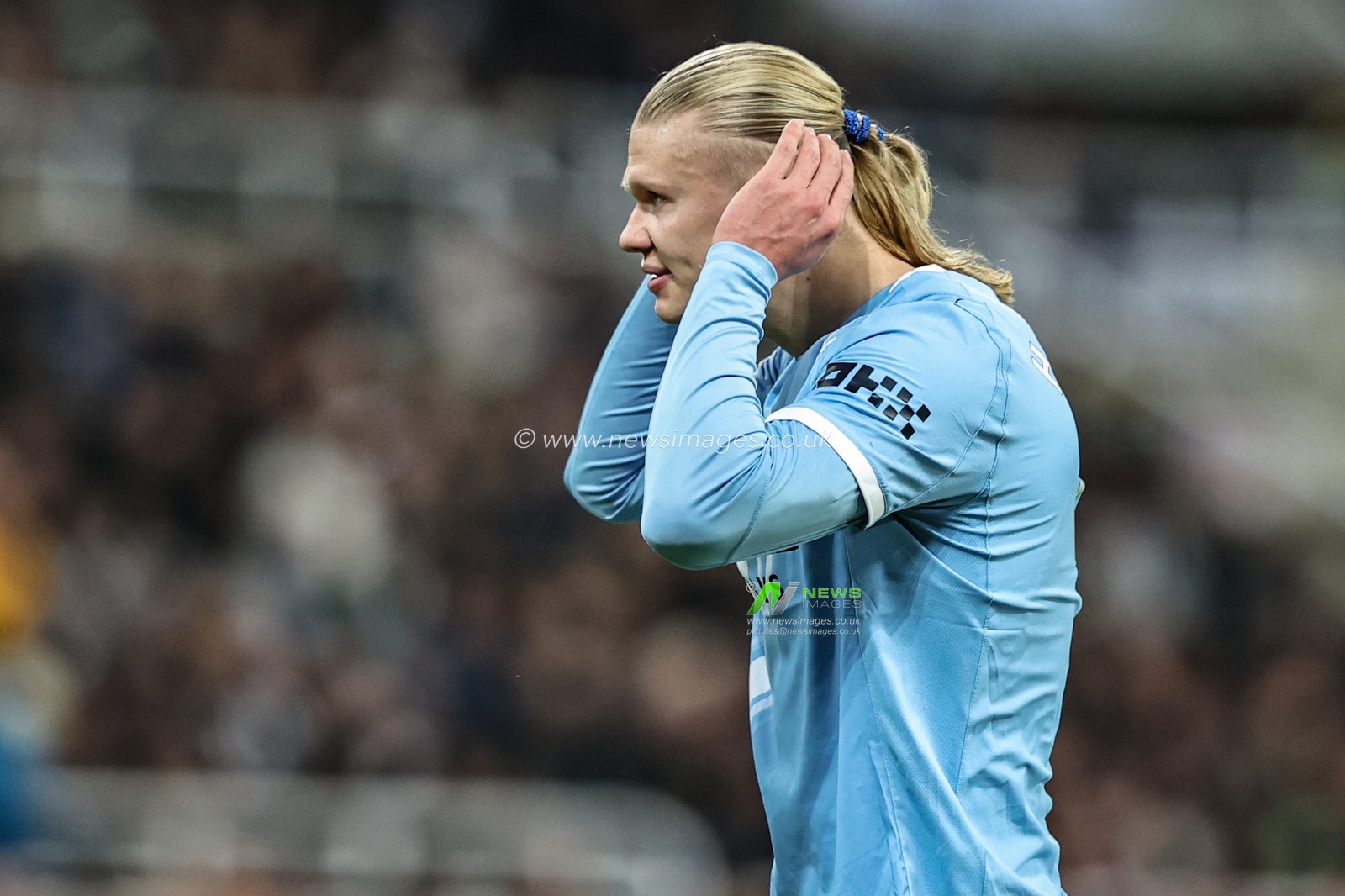 Erling Haaland of Manchester City during the Premier League match Newcastle United vs Manchester City at St. James's Park, Newcastle, United Kingdom, 21st November 2025

(Photo by Alfie Cosgrove/News Images)

*** GER AUT SUI OUT ***