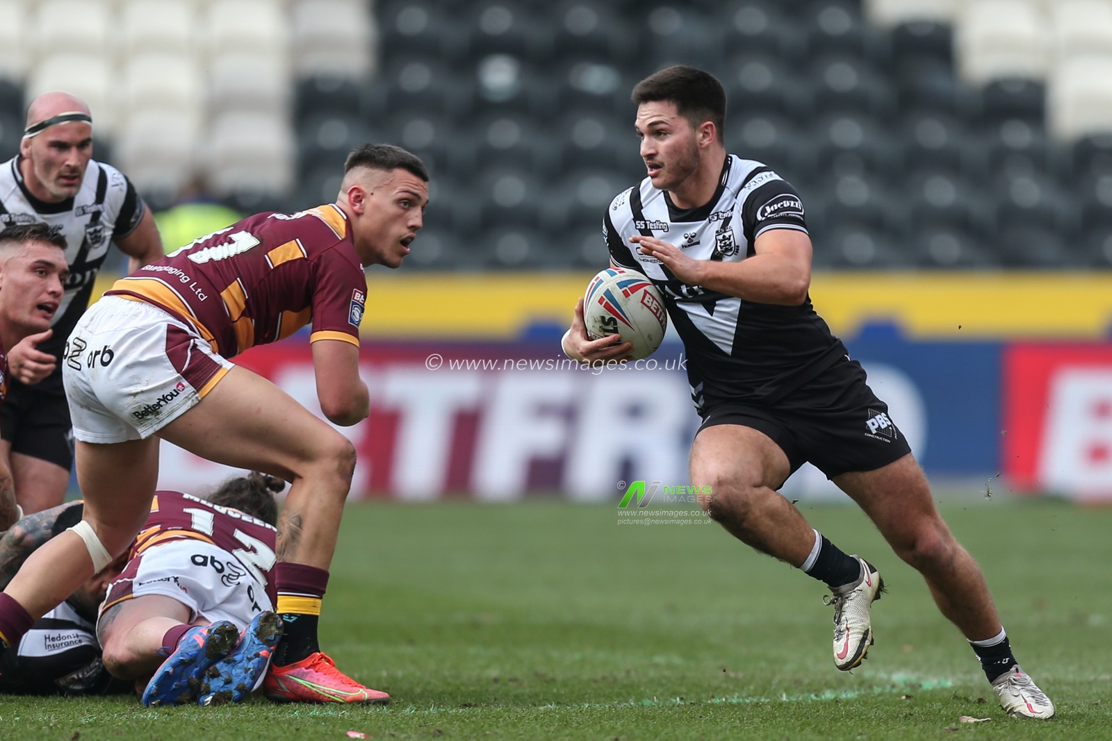 Ben McNamara (19) of Hull FC runs with the ball