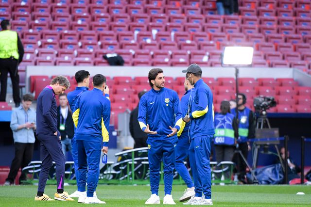 Ferran Torres of FC Barcelona talking with his mate Marcus Rashford before the UEFA Champions League Quarter Finals match Atletico Madrid vs Barcelona at Riyadh Air Metropolitano, Madrid, Spain on 14 April 2026

(Photo by Samuel Carreno/News Images)