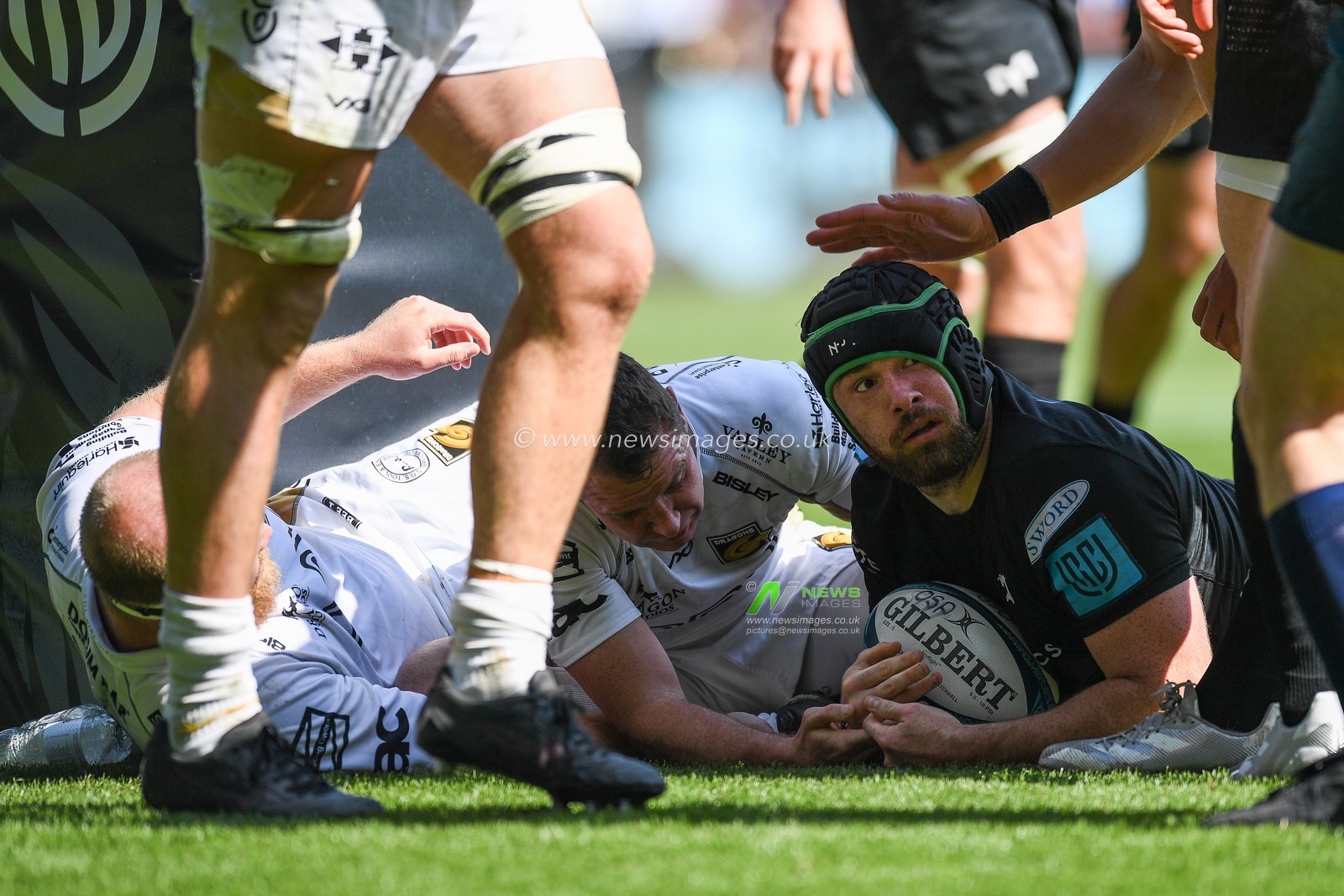 Morgan Morris of Ospreys, goes over to score his second try