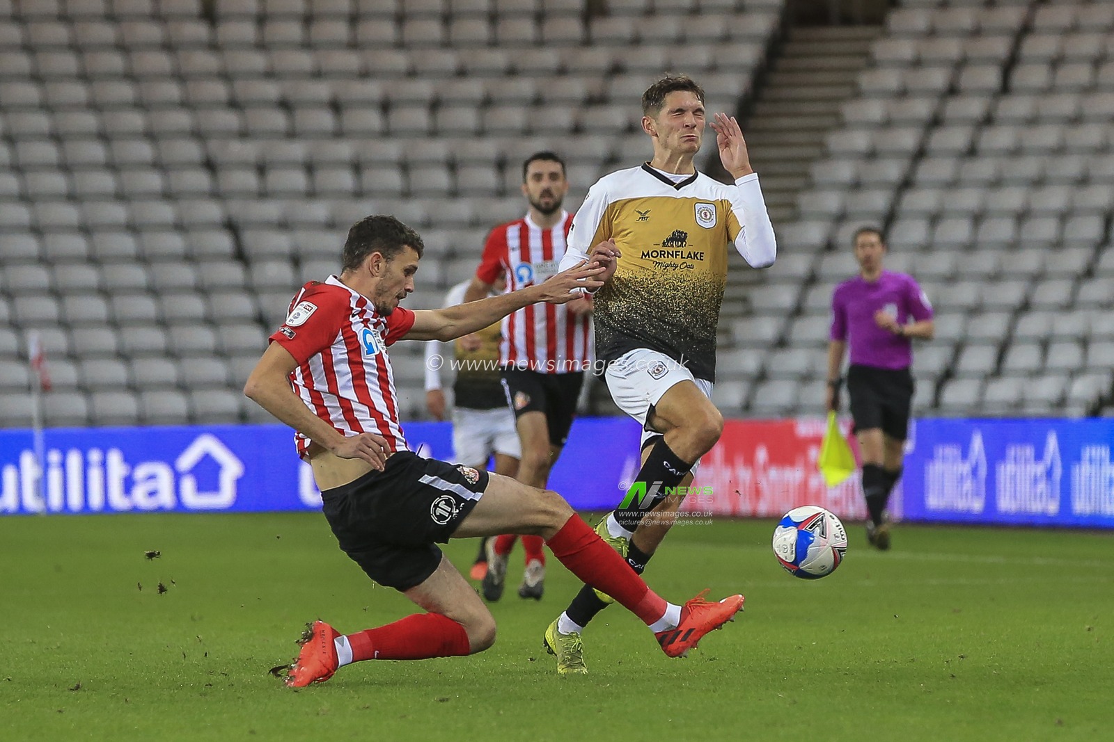 Tom Flanagan (3) of Sunderland tackles Callum Ainley (11) of Crewe Alexandra