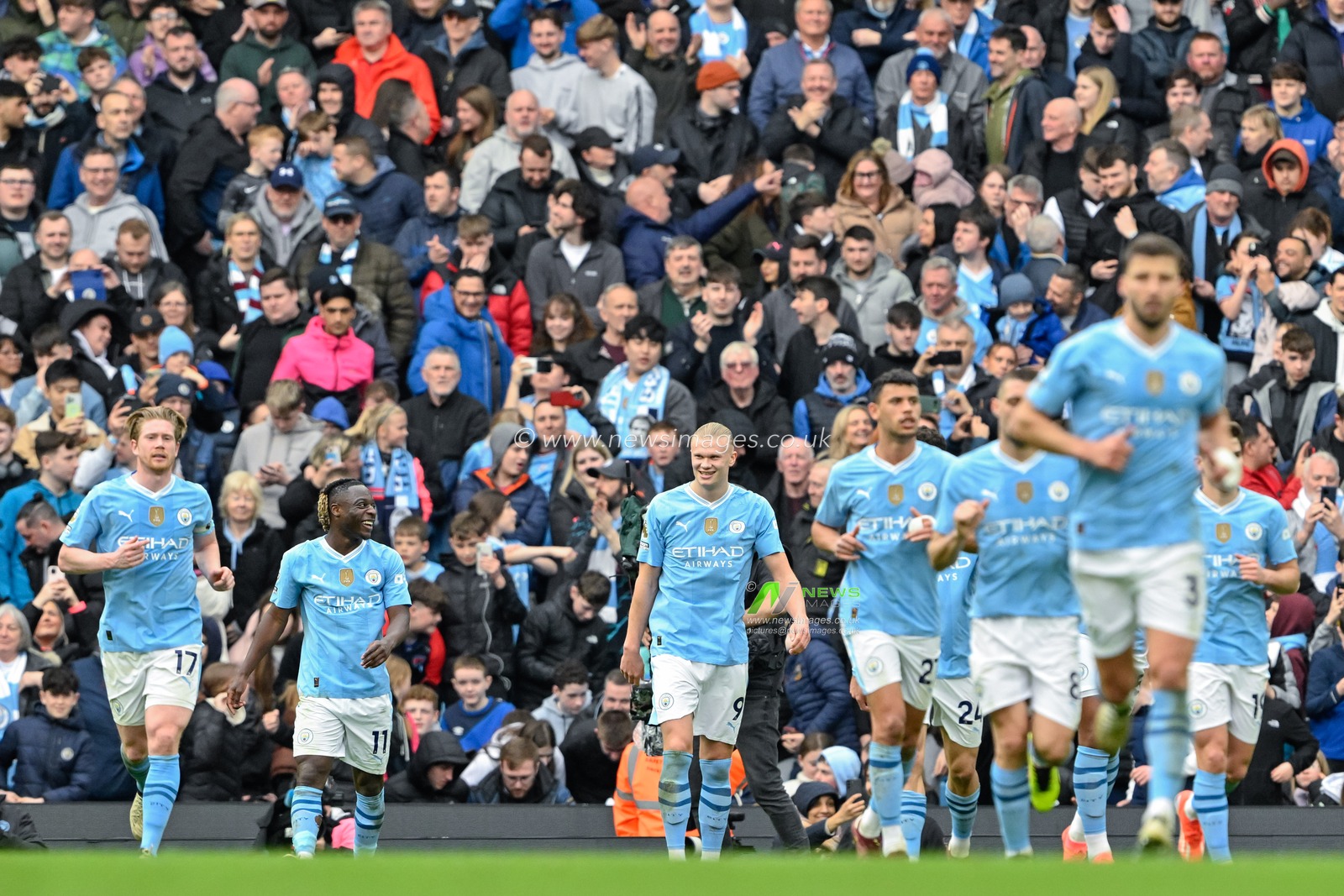 Erling Haaland of Manchester City celebrates his goal to make it 3-0 Manchester City, during the Premier League match Manchester City vs Luton Town at Etihad Stadium, Manchester, United Kingdom, 13th April 2024

(Photo by Cody Froggatt/News Images)