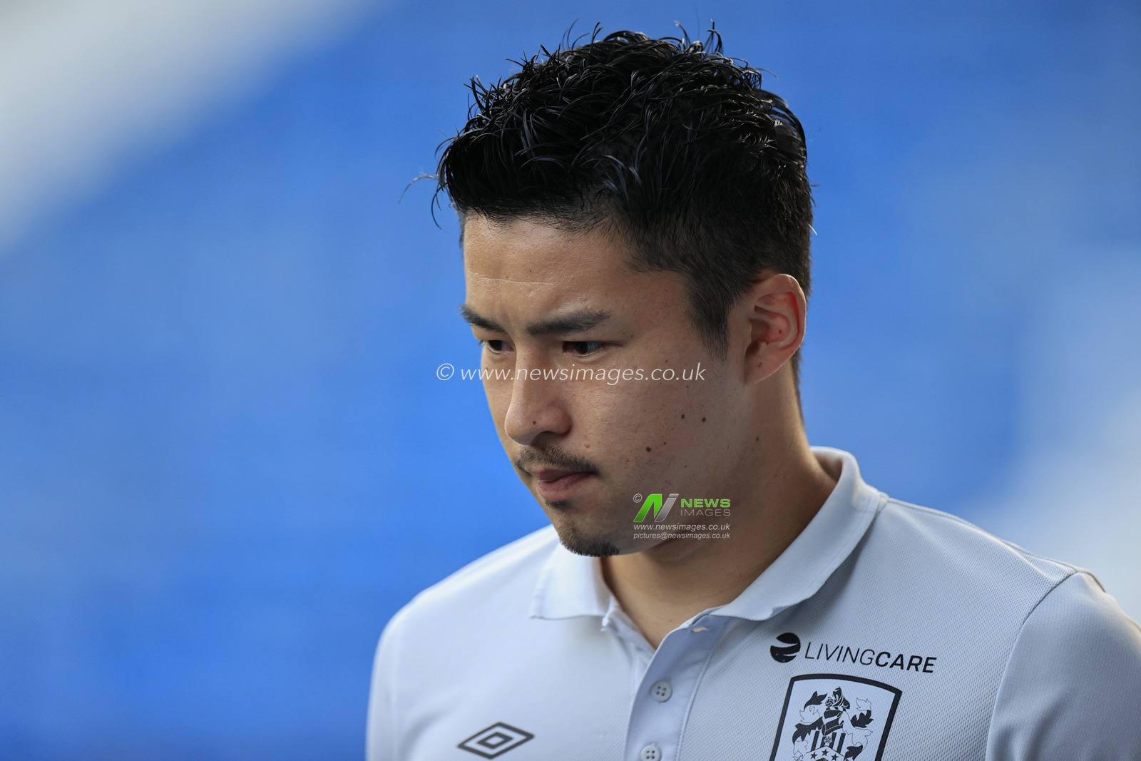 Yuta Nakayama #33 of Huddersfield Town arrives for the game during the Sky Bet Championship match Huddersfield Town vs Wigan Athletic at John Smith's Stadium, Huddersfield, United Kingdom, 13th September 2022

(Photo by Conor Molloy/News Images)