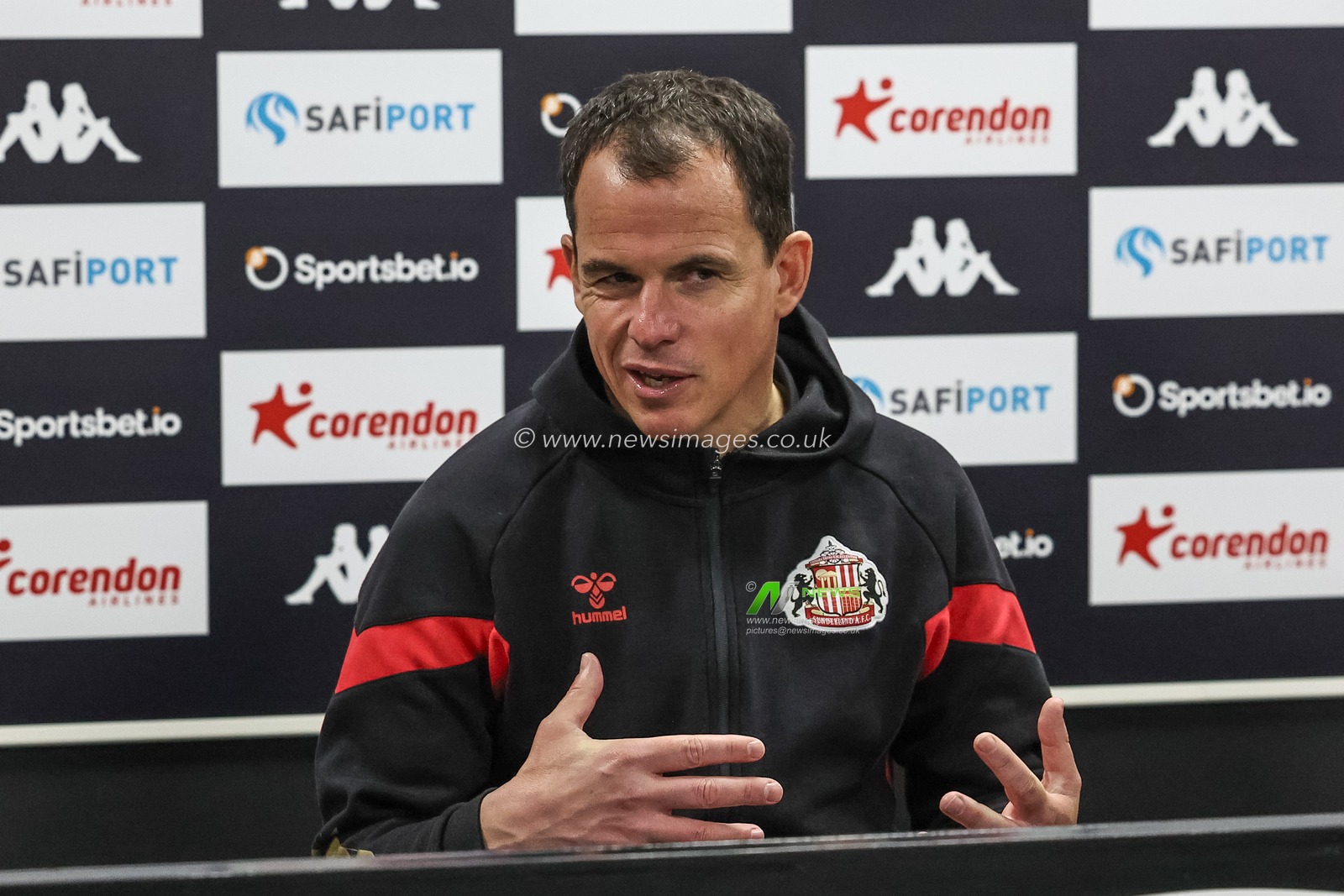 RÃ©gis Le Bris manager of Sunderland speaks in the post match press conference after winning 0-1, taking them top of the Championship table during the Sky Bet Championship match Hull City vs Sunderland at MKM Stadium, Hull, United Kingdom, 20th October 2024

(Photo by Mark Cosgrove/News Images)
