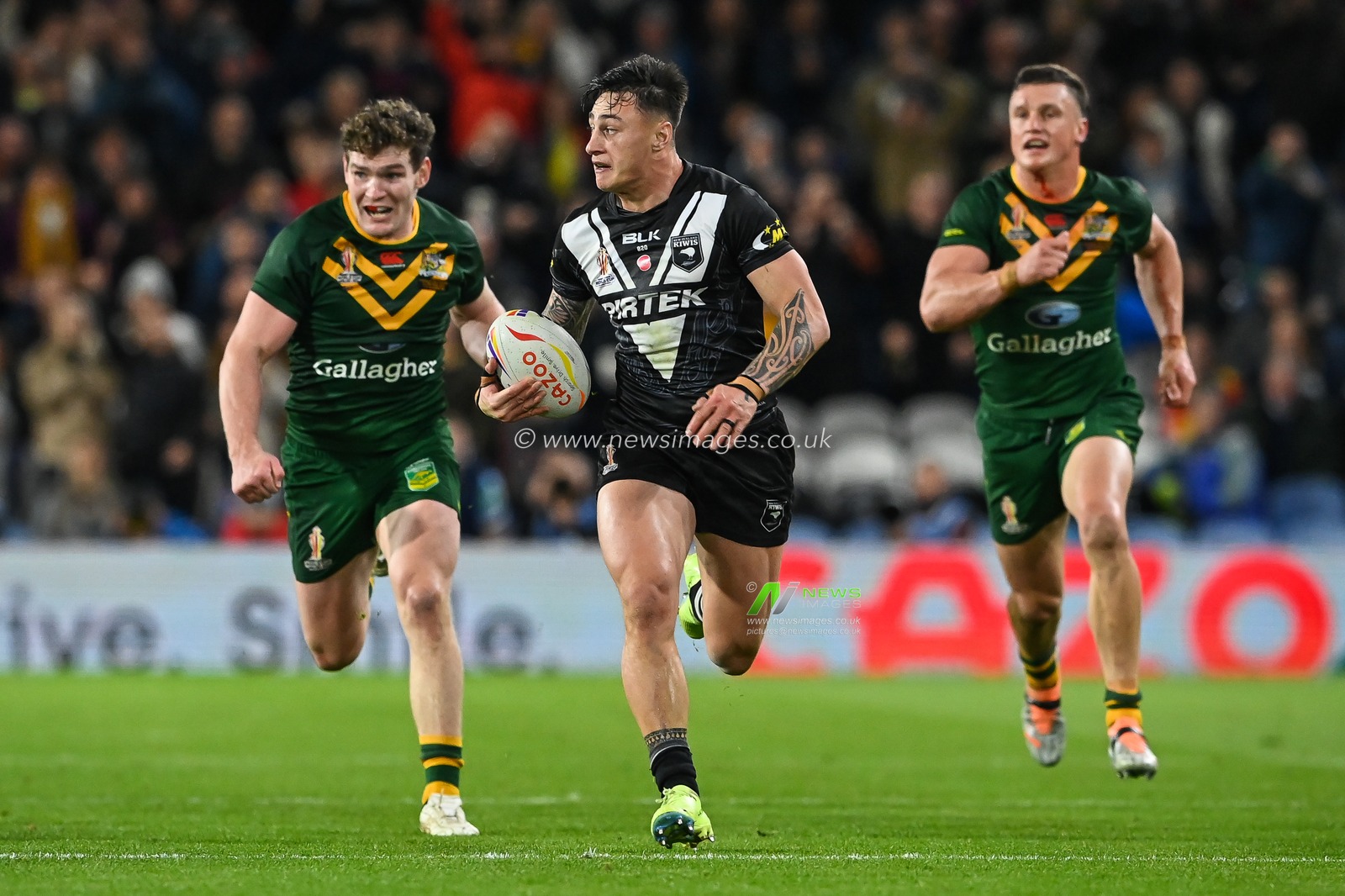 Charnze Nicoll-Klokstad of New Zealand makes a break during the Rugby League World Cup 2021 Semi Final match Australia vs New Zealand at Elland Road, Leeds, United Kingdom, 11th November 2022

(Photo by Craig Thomas/News Images)