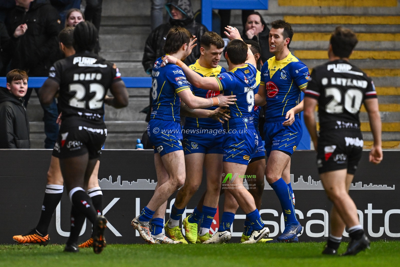 Josh Thewlis of Warrington Wolves celebrates his try during the Betfred Challenge Cup Sixth Round match Warrington Wolves vs London Broncos at Halliwell Jones Stadium, Warrington, United Kingdom, 23rd March 2024

(Photo by Craig Thomas/News Images)