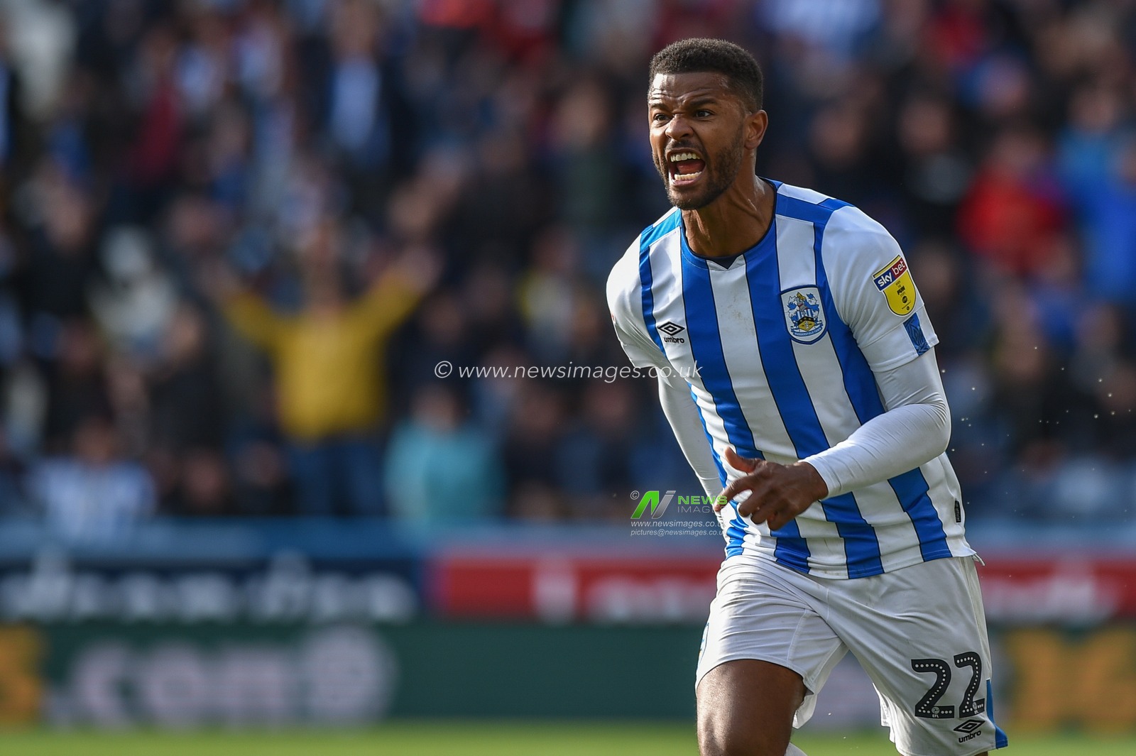 28th September 2019, John Smith's Stadium, Huddersfield, England; Sky Bet Championship, Huddersfield Town v Millwall :Fraizer Cambell (22) of Huddersfield Town pleads for a penalty to the linesman

Credit: Dean Williams/News Images