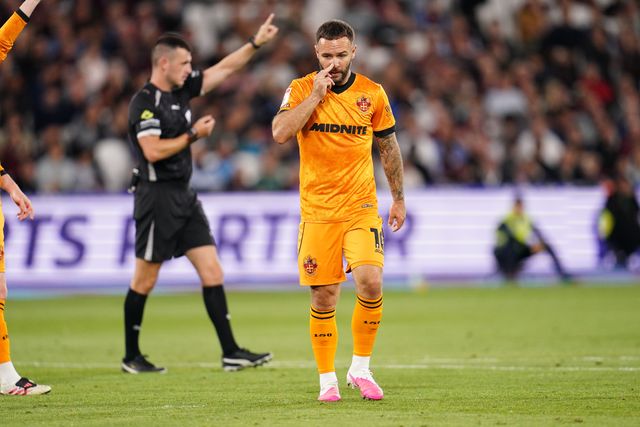 Adam Armstrong of Wolverhampton Wanderers during the Sky Bet Championship match West Ham United vs Wolverhampton Wanderers at London Stadium, London, United Kingdom on 01 September 2026

(Photo by Harvey Murphy/News Images)