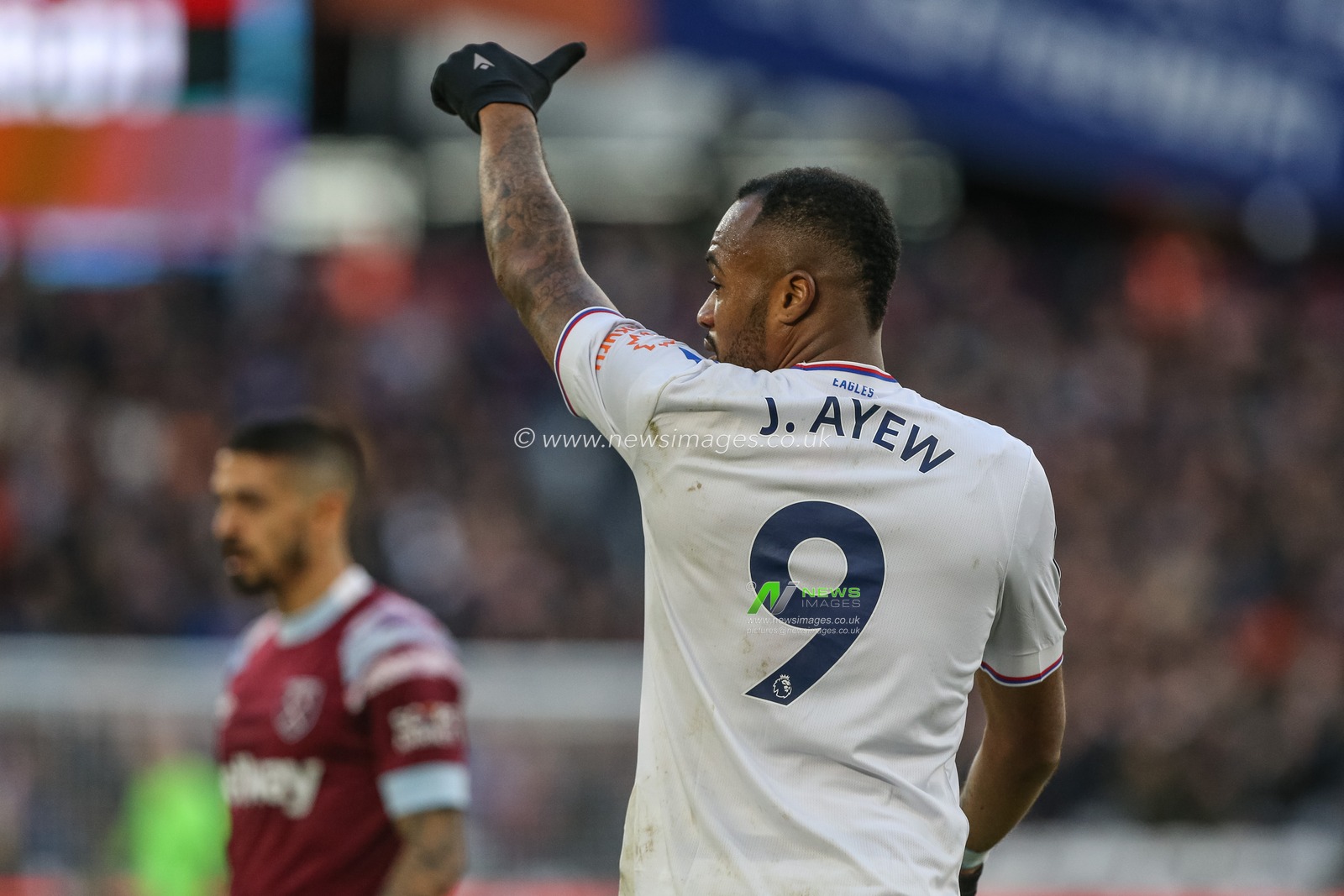 Jordan Ayew #9 of Crystal Palace gives a thumbs up during the Premier League match West Ham United vs Crystal Palace at London Stadium, London, United Kingdom, 6th November 2022

(Photo by Arron Gent/News Images)